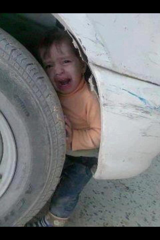 Child Hiding In Wheel Well Of Truck - HD Wallpaper 