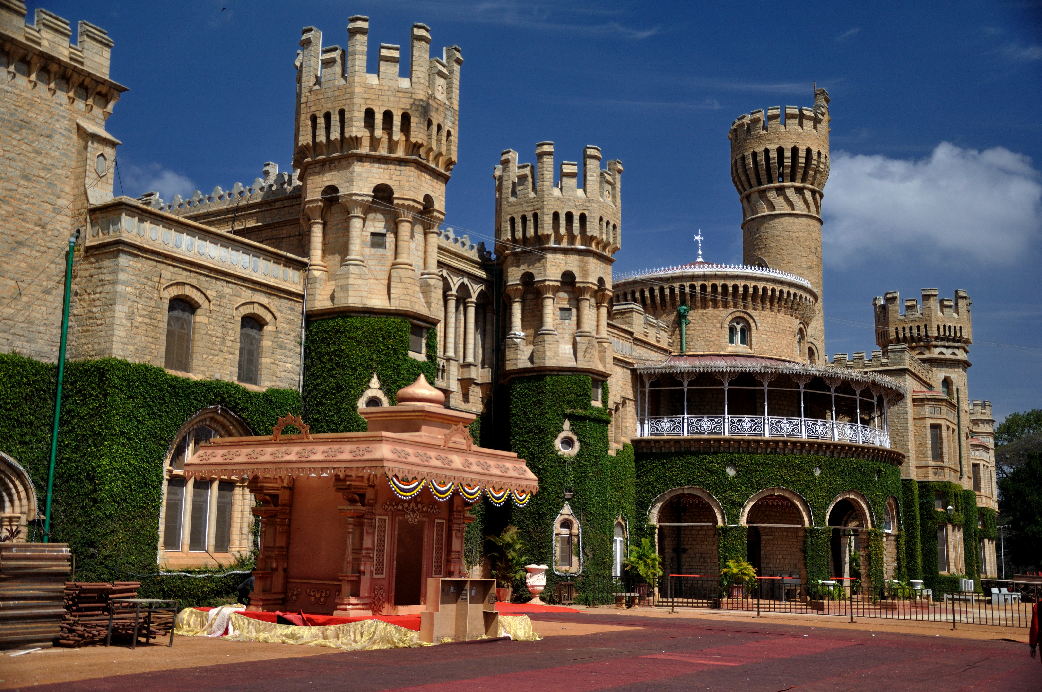 Bangalore Palace - HD Wallpaper 