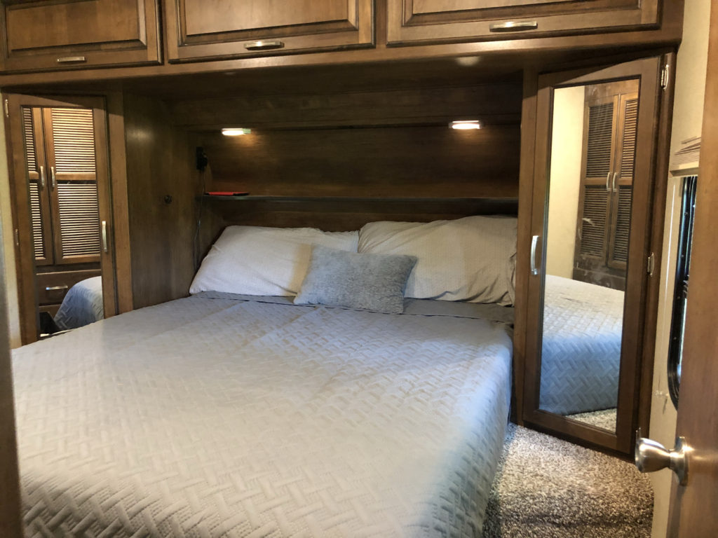 Master Bed Before Wallpaper - Rv Headboard - HD Wallpaper 