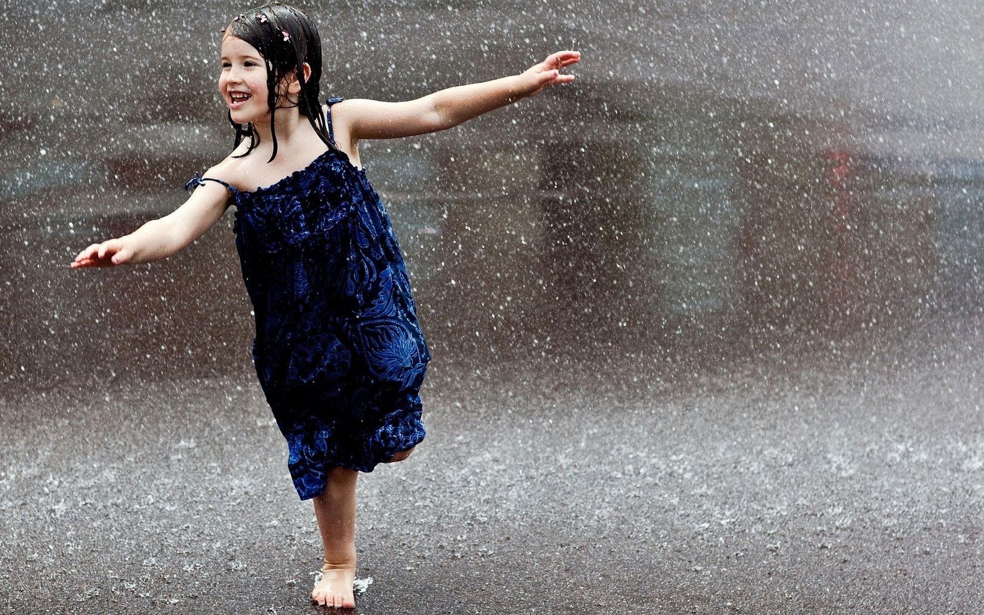 Girl Dancing In The Rain - HD Wallpaper 