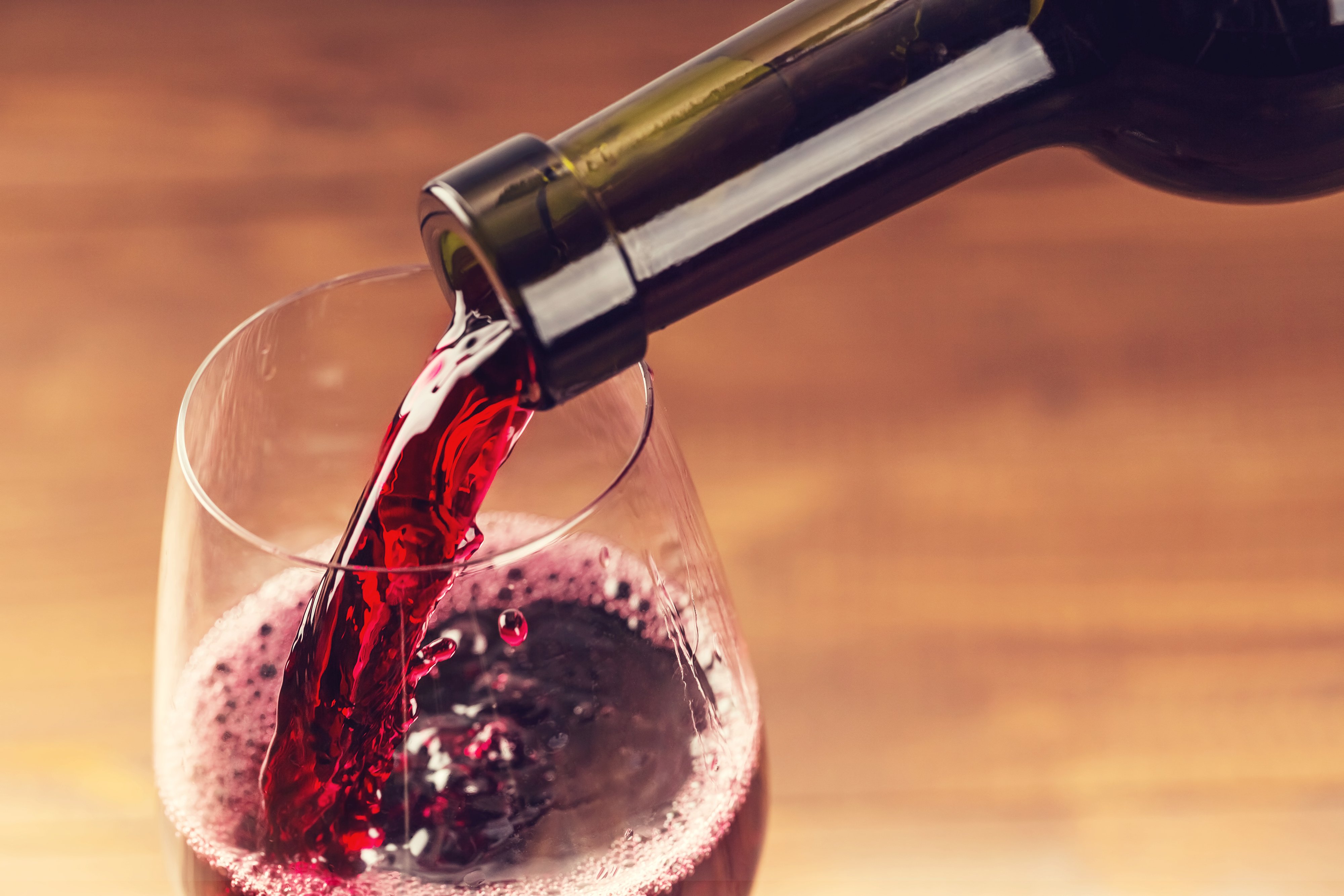 Red Wine Wine Glass Wallpaper For Mobile - HD Wallpaper 