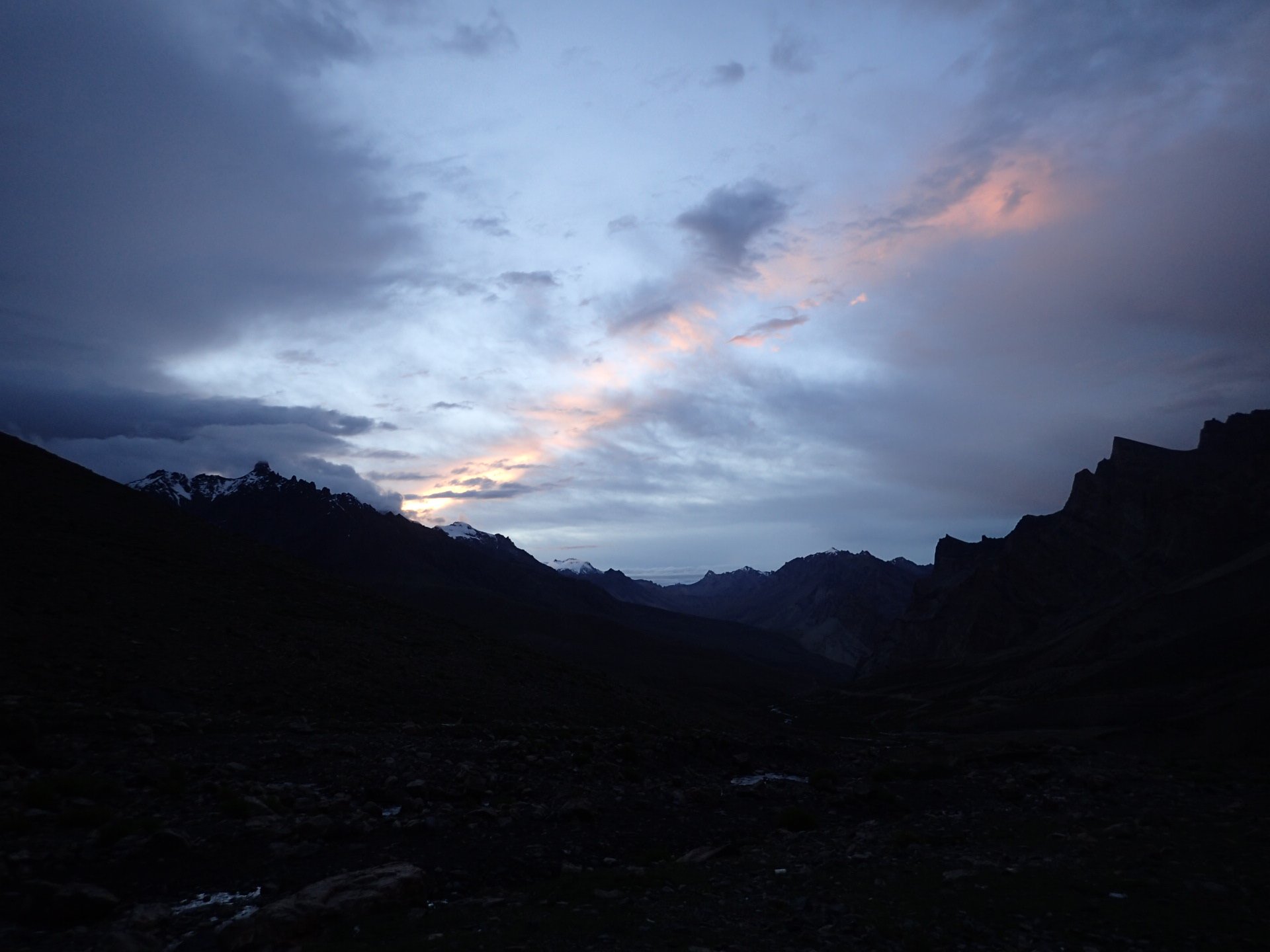 Sunset Near Photoksar Jammu And Kashmir Wallpaper - Massif - HD Wallpaper 