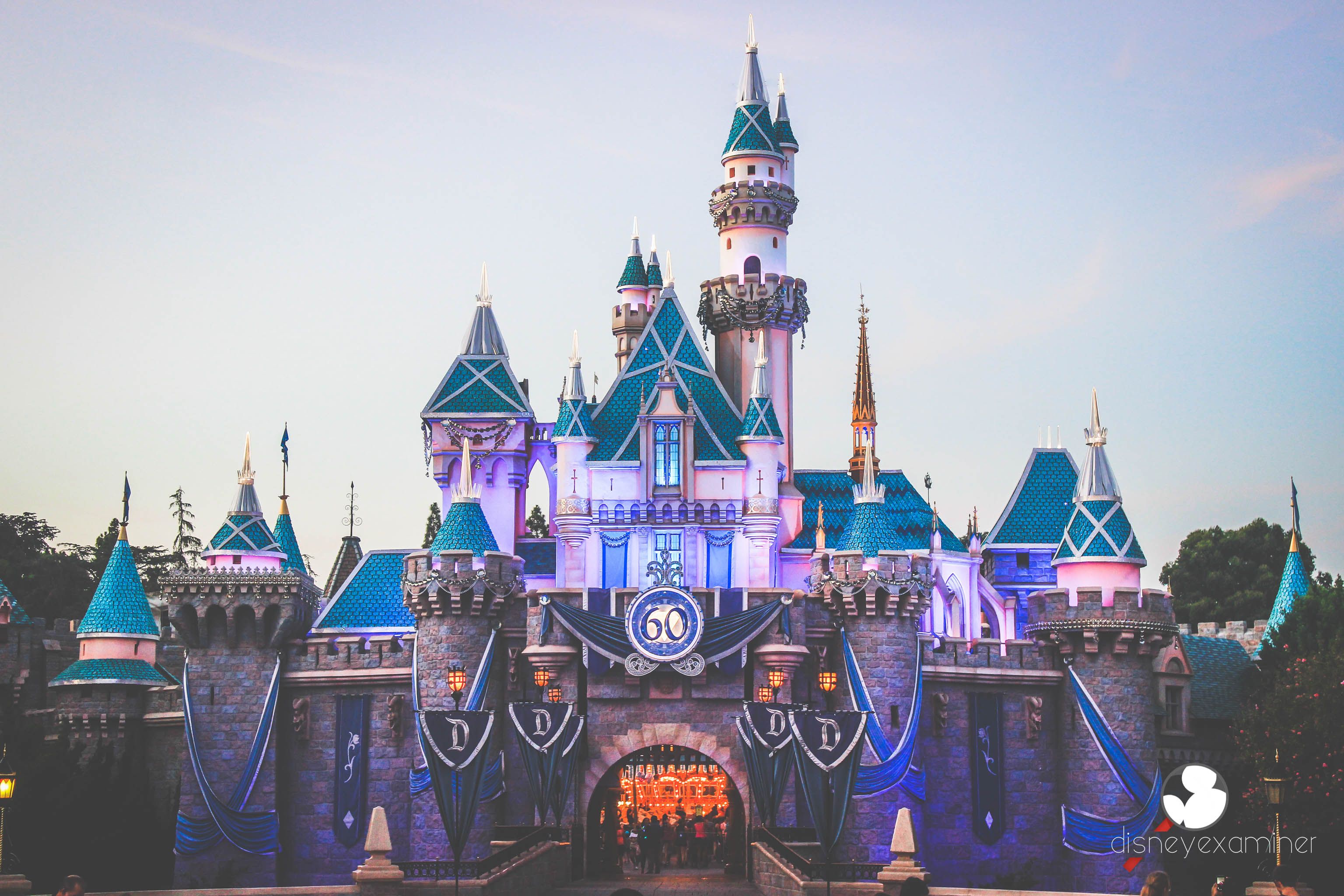 Disneyland Castle Background - HD Wallpaper 