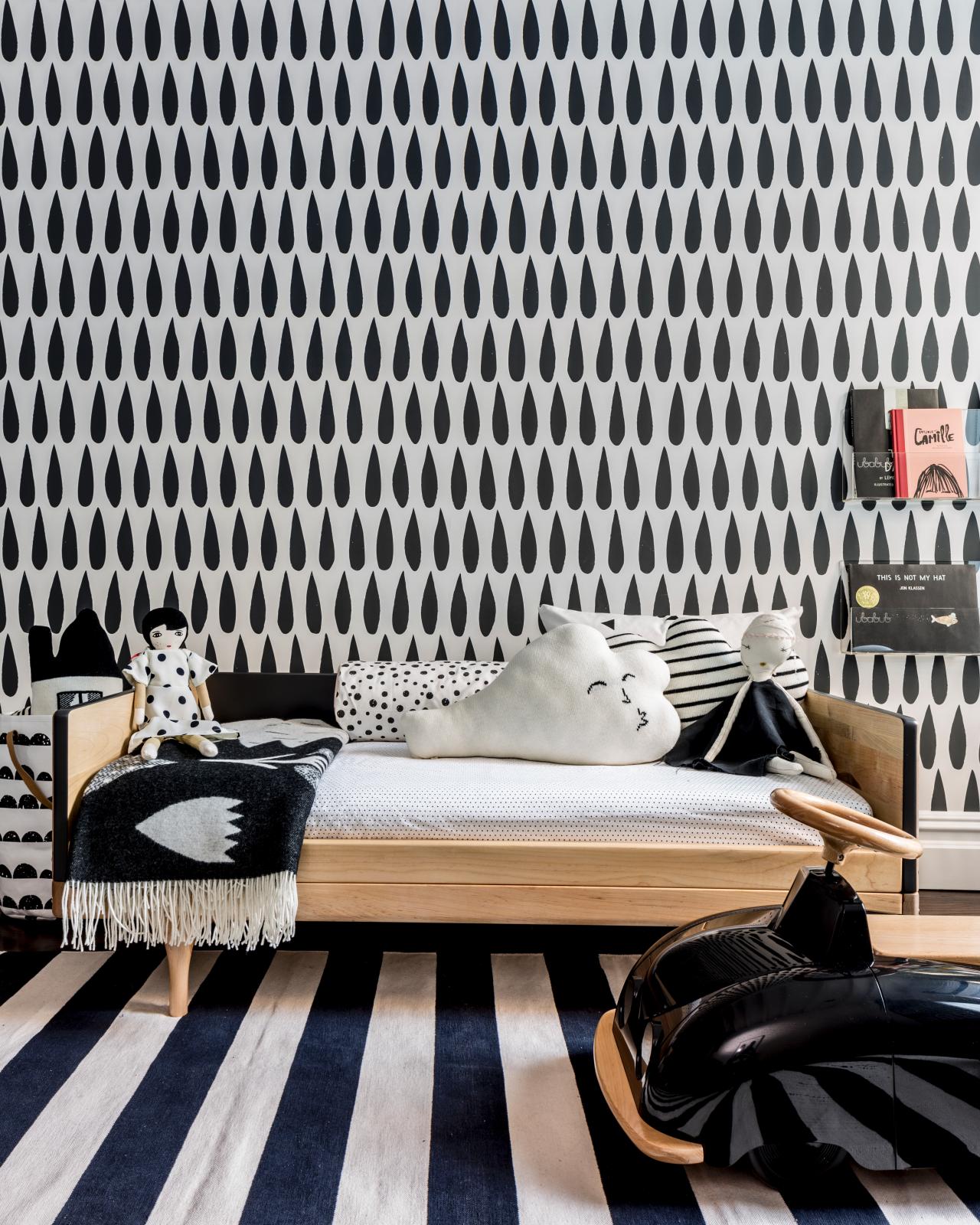 Playful Children S Room With Bold Wallpaper - Black White Grey Boys Room - HD Wallpaper 