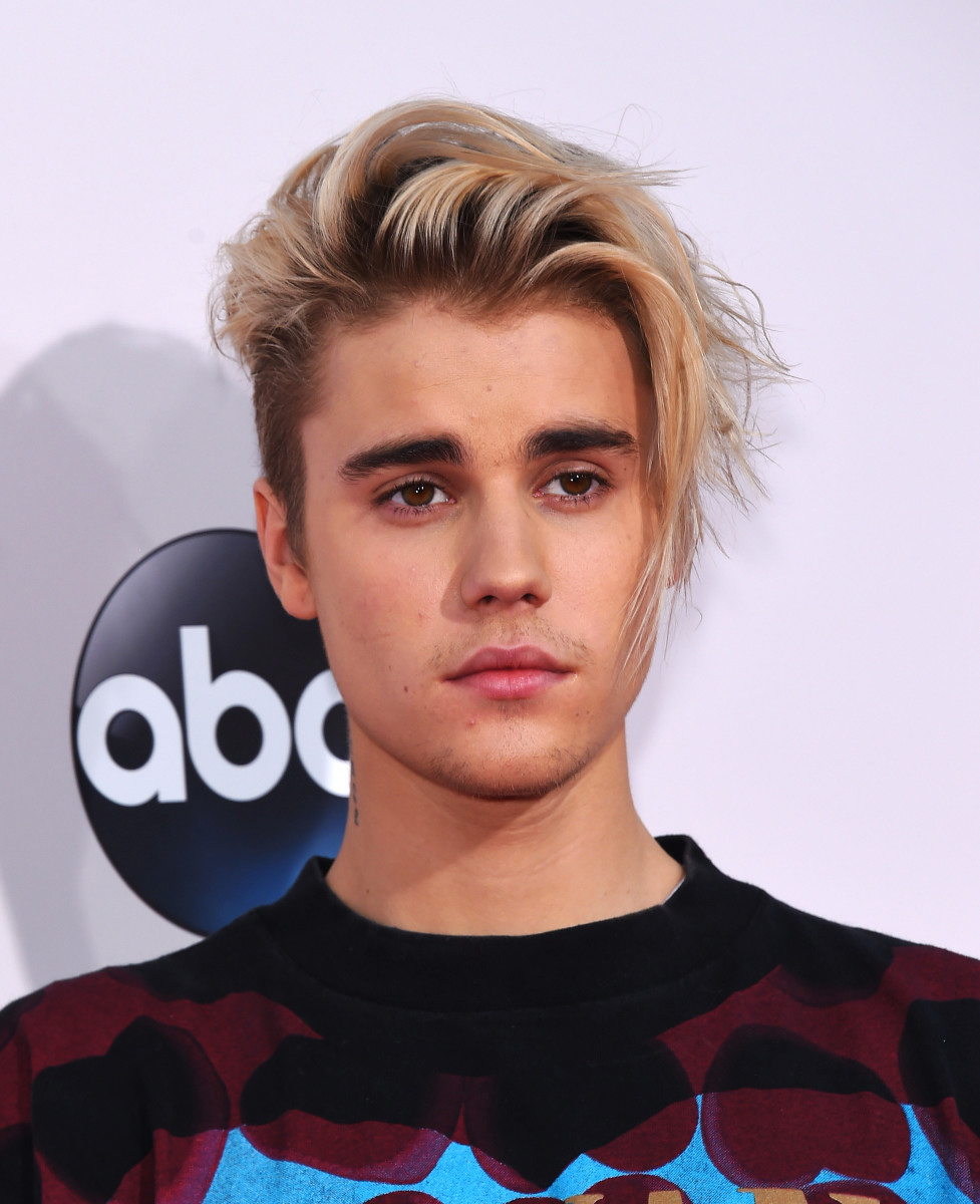 Justin Bieber - 977x1200 Wallpaper Justin Bieber - 977x1200 Wallpaper