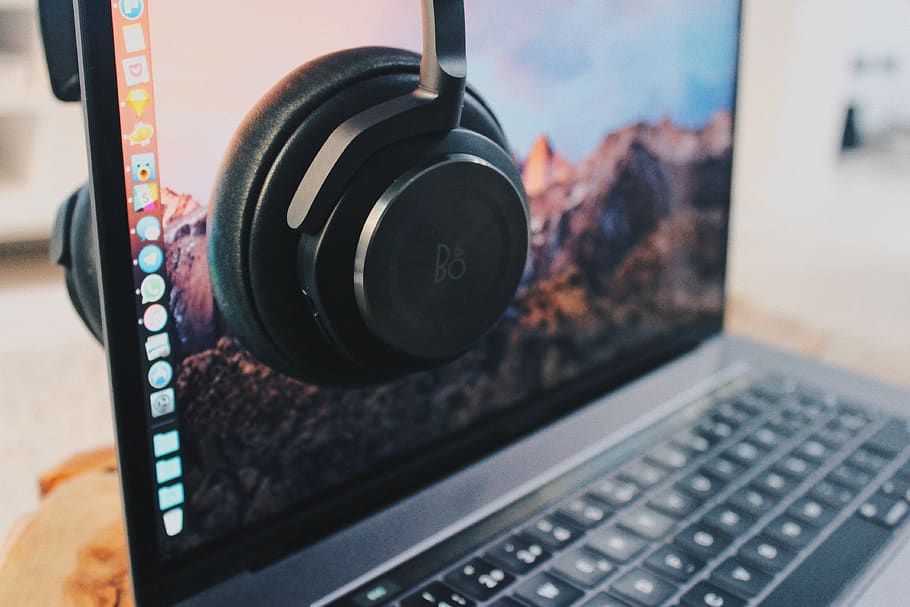 Spain, Madrid, Calle De Blasco De Garay, Macbook Pro, - Netbook - HD Wallpaper 