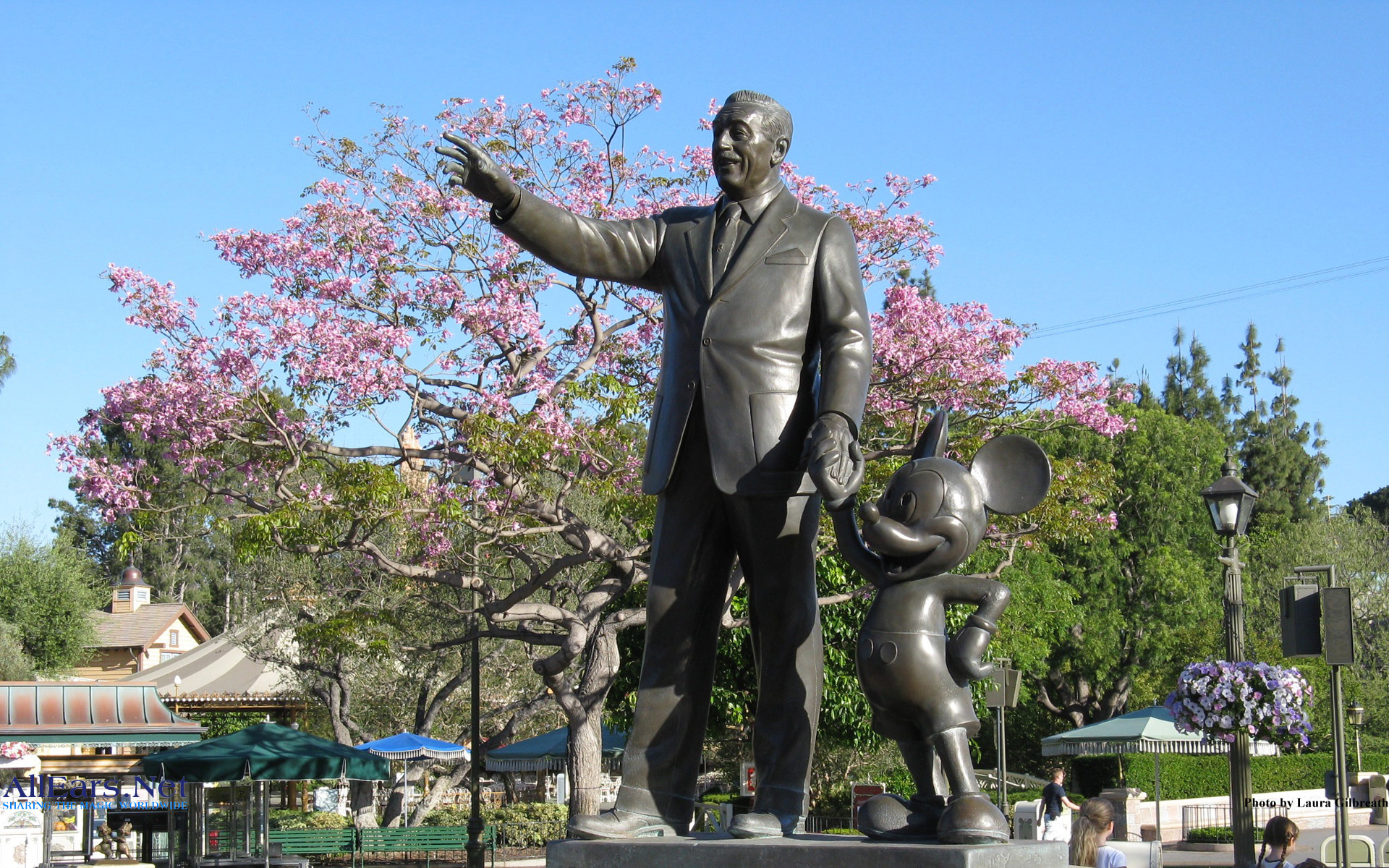 Disneyland Wallpaper Partners Statue - HD Wallpaper 