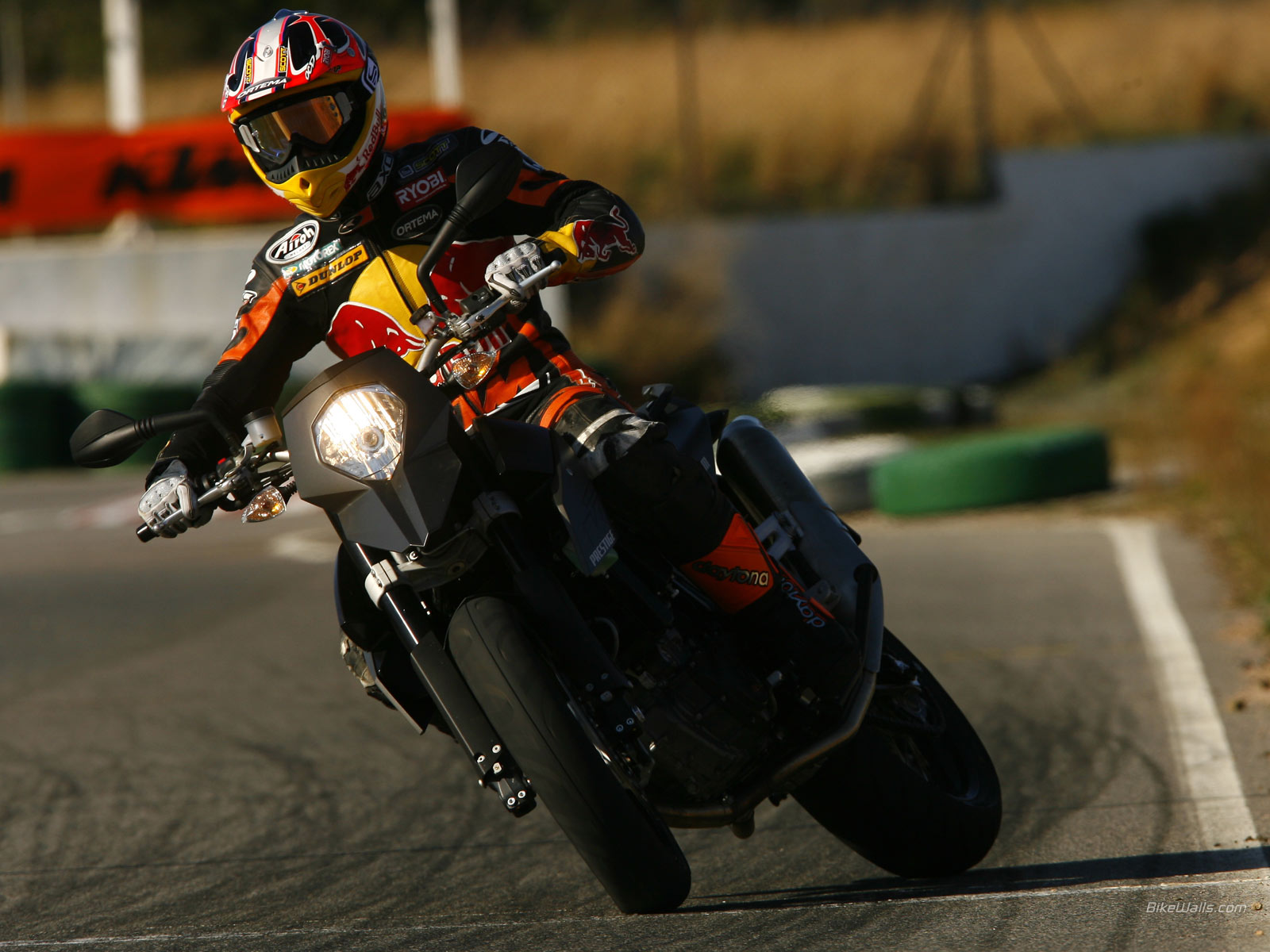 Bike Pics And Wallpapers - Ktm 690 Sm - 1600x1200 Wallpaper - teahub.io