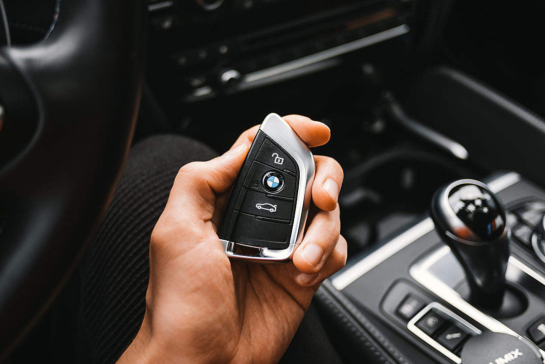 Download Man Holding A Bmw M Sport Car Key Free Stock - Executive Car - HD Wallpaper 