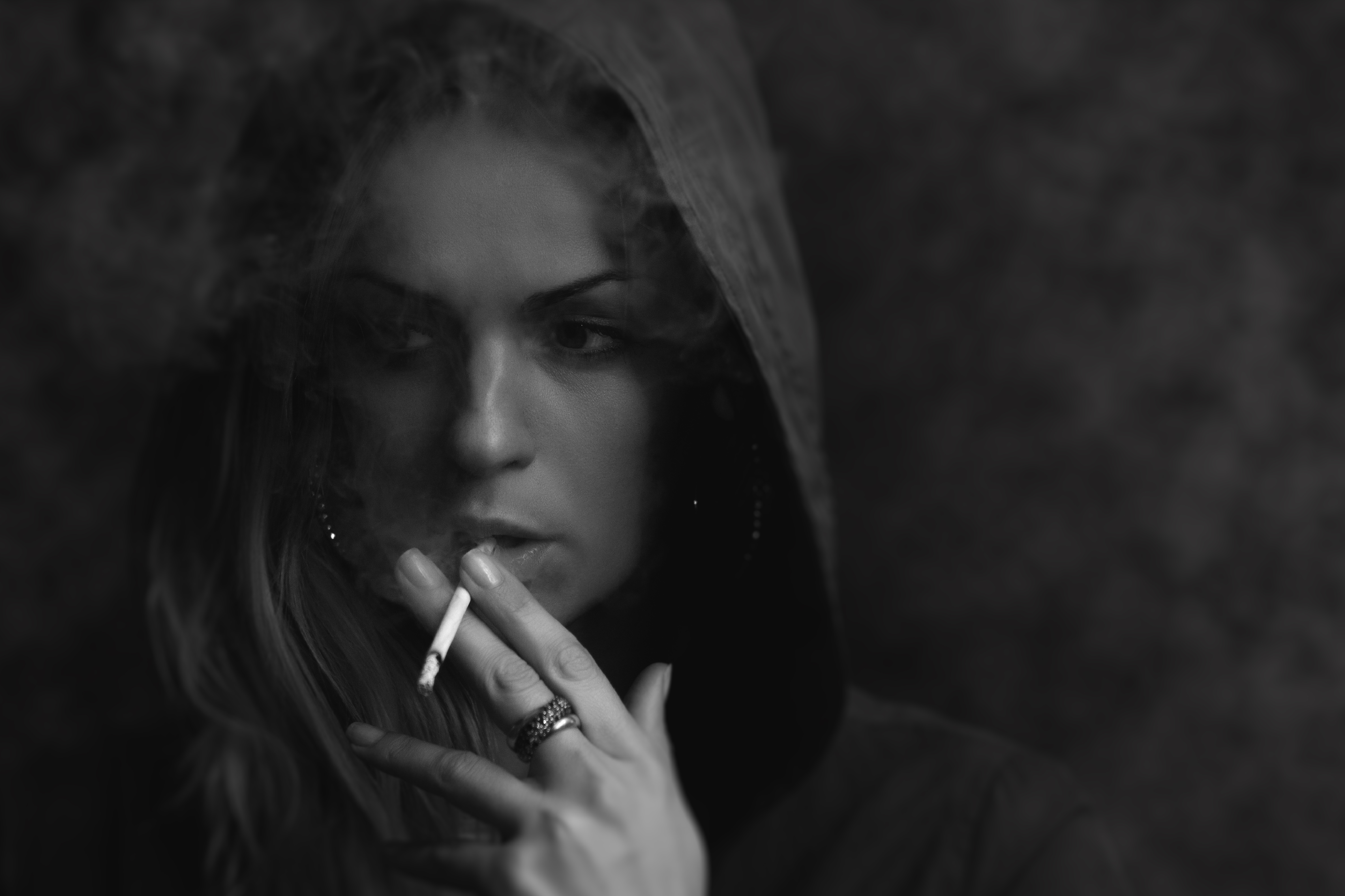 Smoking Girl Wallpaper Hd - HD Wallpaper 