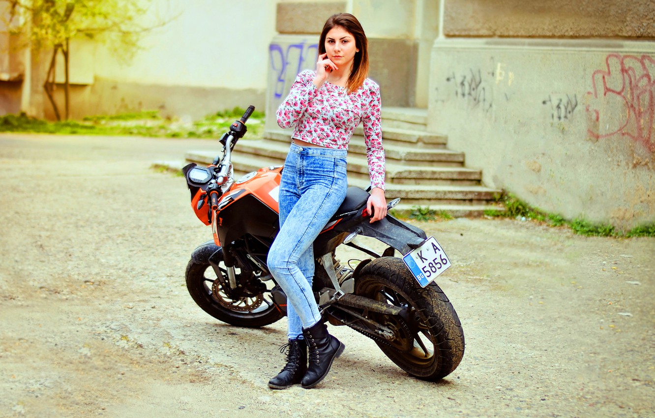Photo Wallpaper Girl Model Ktm Bike Fashion Portrait Girls Bike 1332x850 Wallpaper Teahub Io