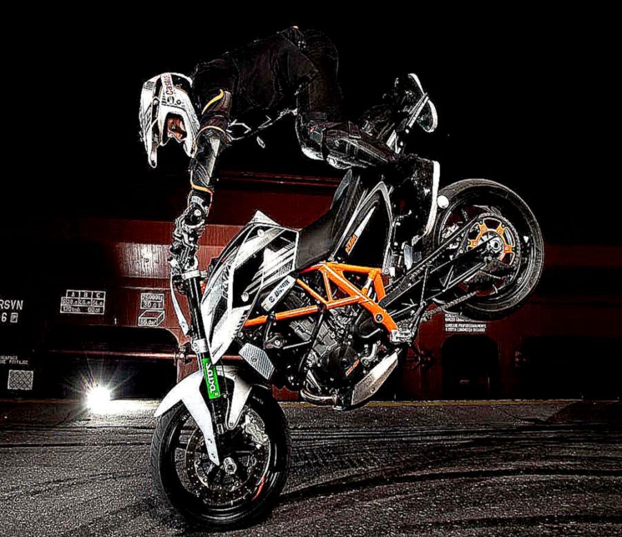 Rok Bagoros Ktm Duke Stunt Bike Motorcycle Hd Wallpaper - 3d Wallpaper Duke Bike - HD Wallpaper 