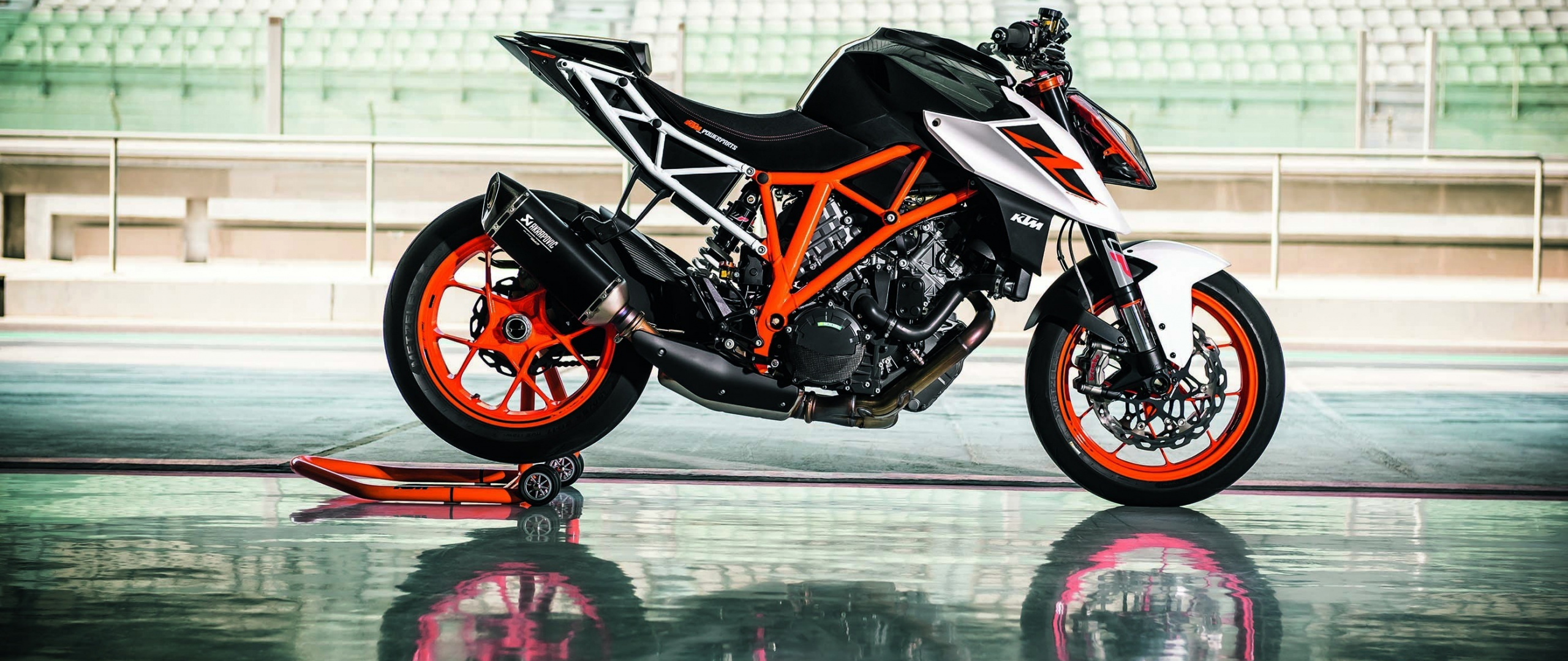 Superbike, Ktm 1290 Super Duke R, Reflections, Wallpaper - 1290 Super Duke R 2017 - HD Wallpaper 