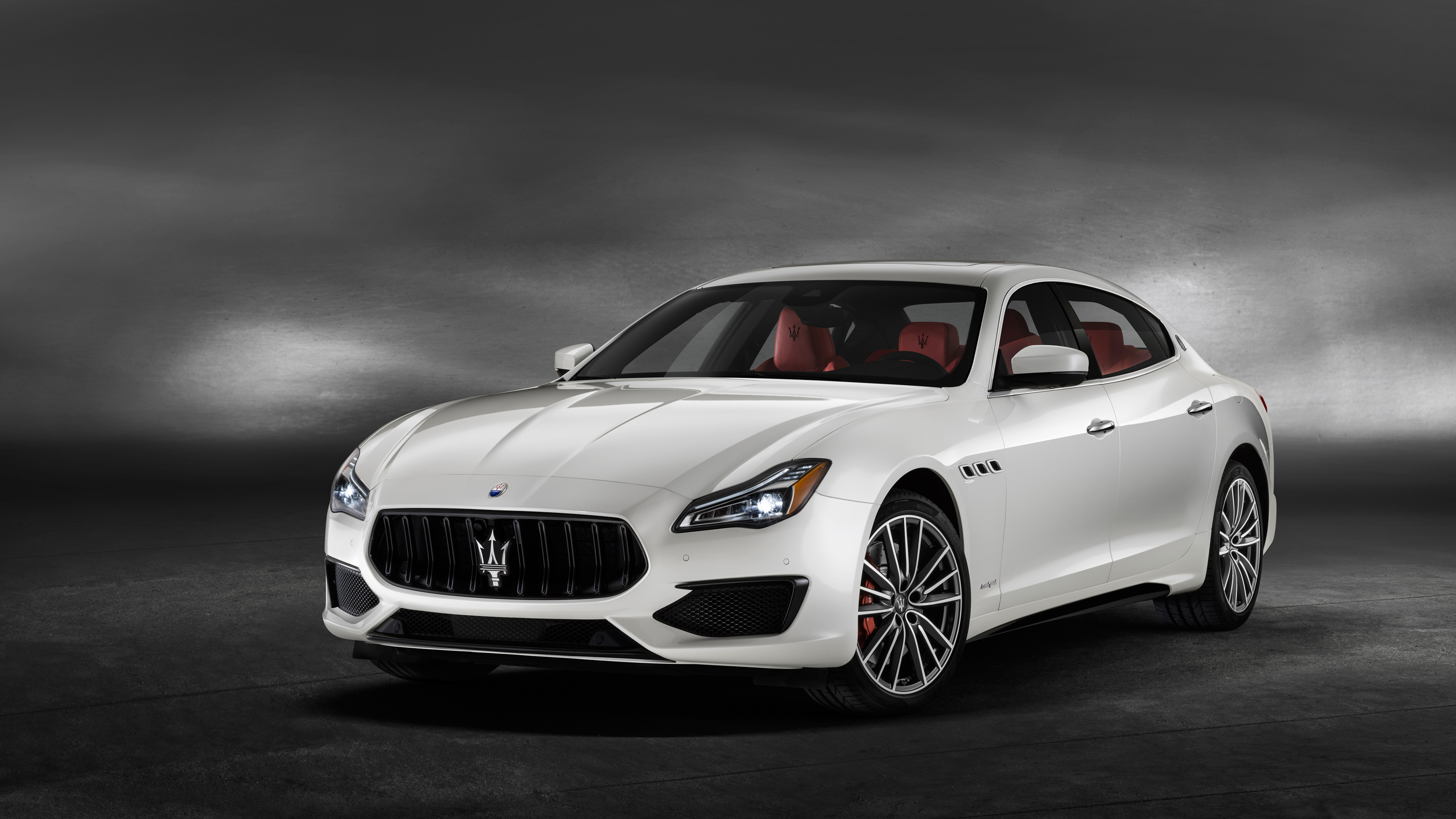 Maserati Quattroporte - HD Wallpaper 