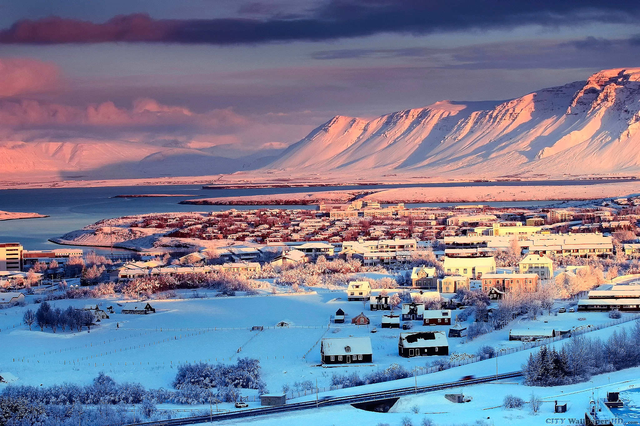 Reykjavik Iceland Wallpaper - Reykjavik In Winter Hd - HD Wallpaper 