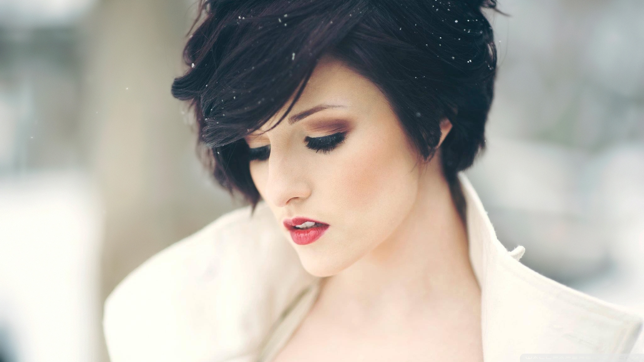 Side Swept Short Curly Pixie - HD Wallpaper 