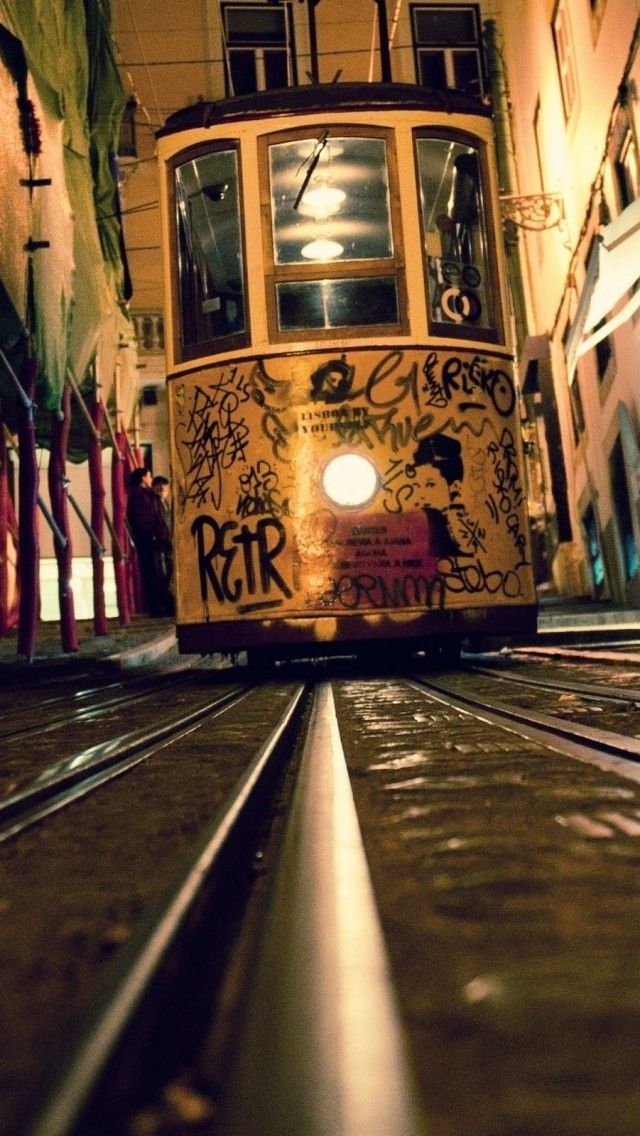 Black And White Graffiti Train - HD Wallpaper 