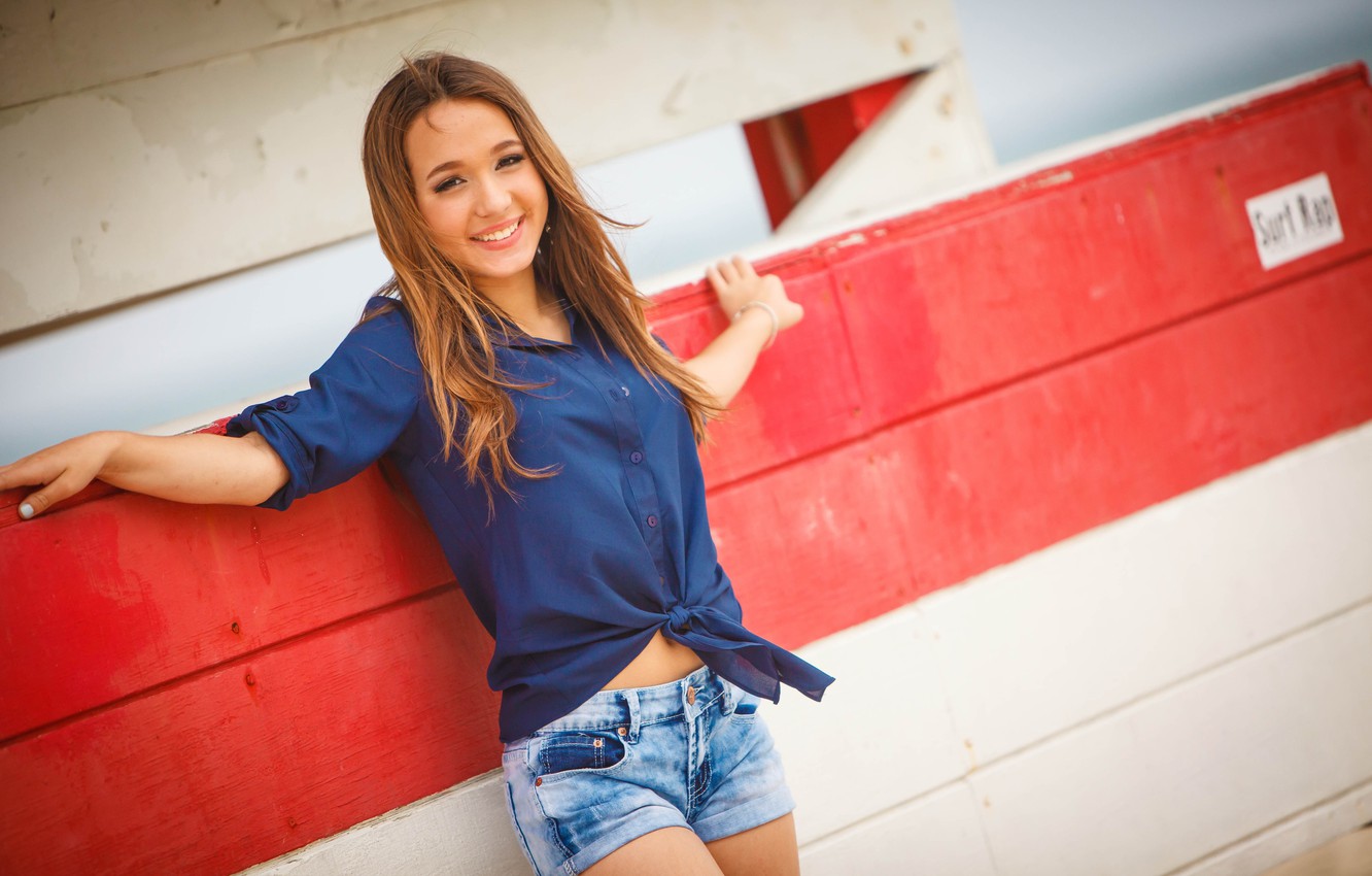 Photo Wallpaper Smiling, Nice Girl, Summer Breeze - Girl - HD Wallpaper 