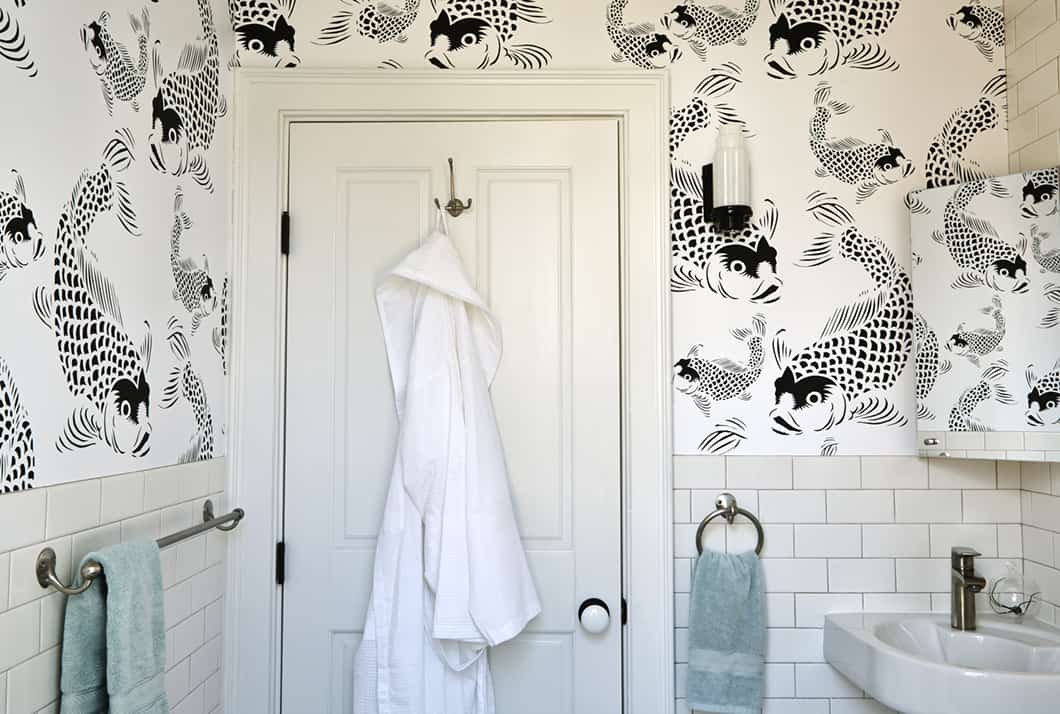 Koi Fish Bathrm Full Pozdesigns For Casart Coverings - Removable Wallpaper Bathroom - HD Wallpaper 