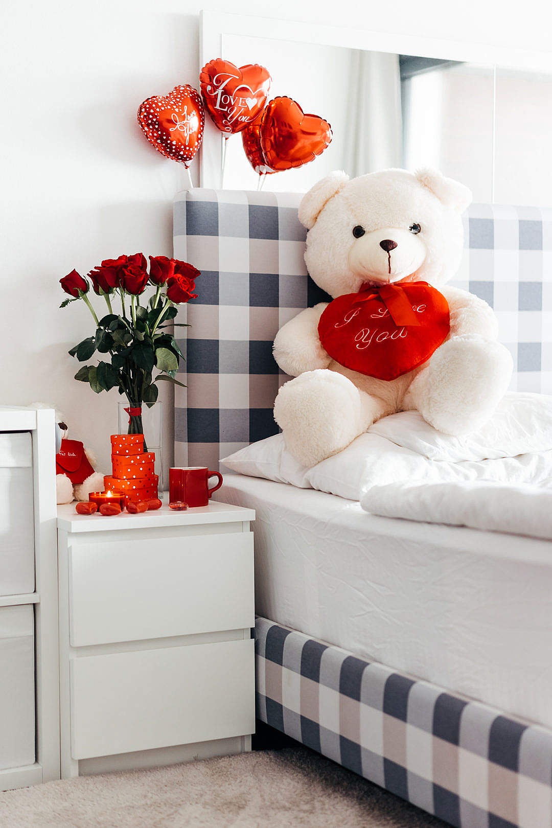 Download Romantic Gifts For A Date Free Stock Photo - Love - HD Wallpaper 