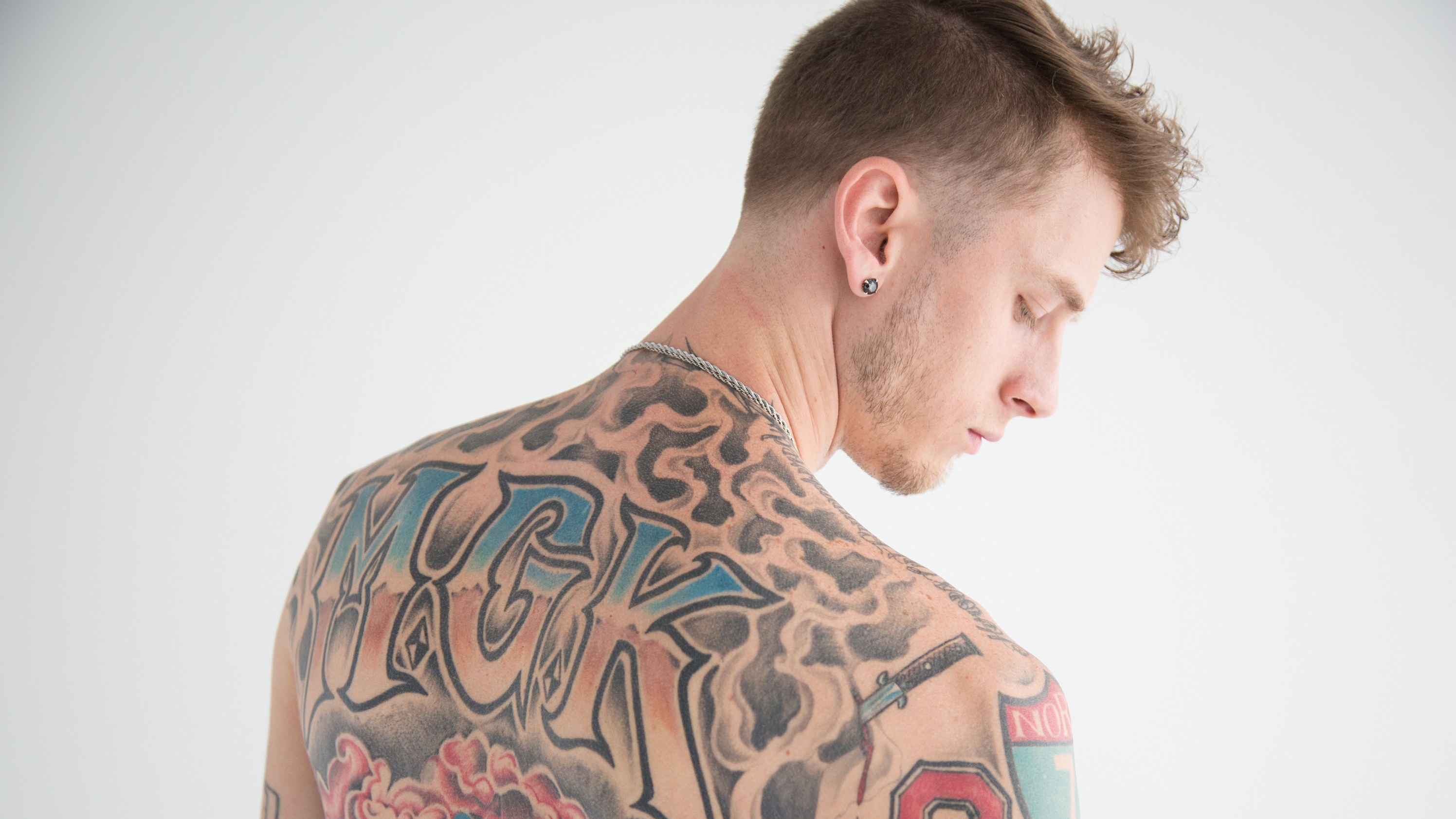 Mgk I Fell In Love With A Very Bad Habit - HD Wallpaper 