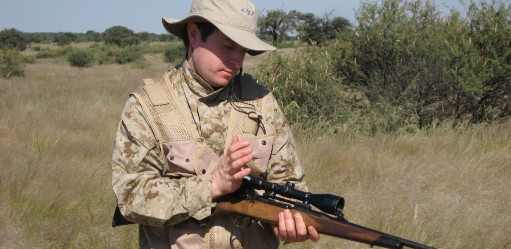 Safari Hunter Rifles - HD Wallpaper 