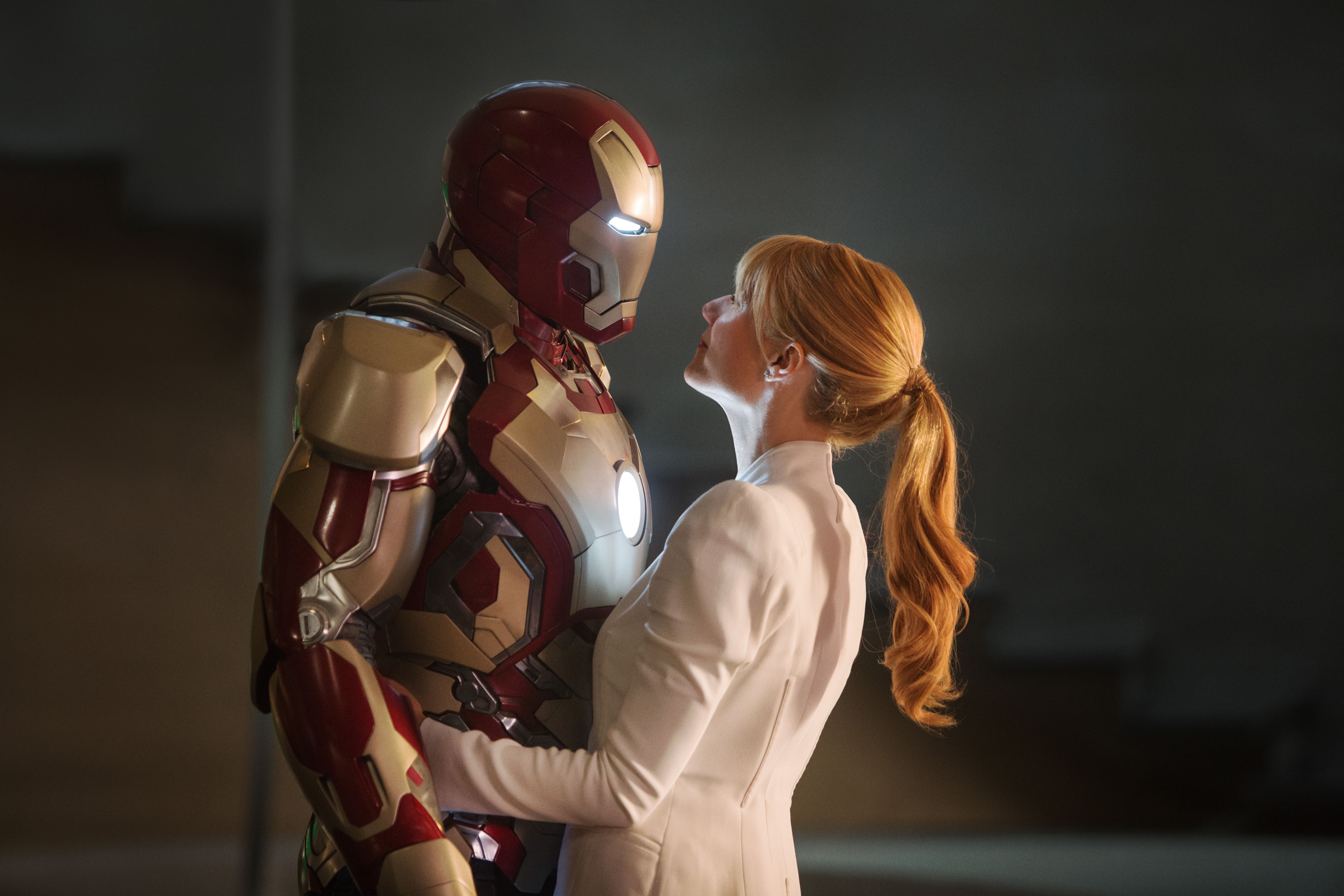 Iron Man And Pepper - HD Wallpaper 