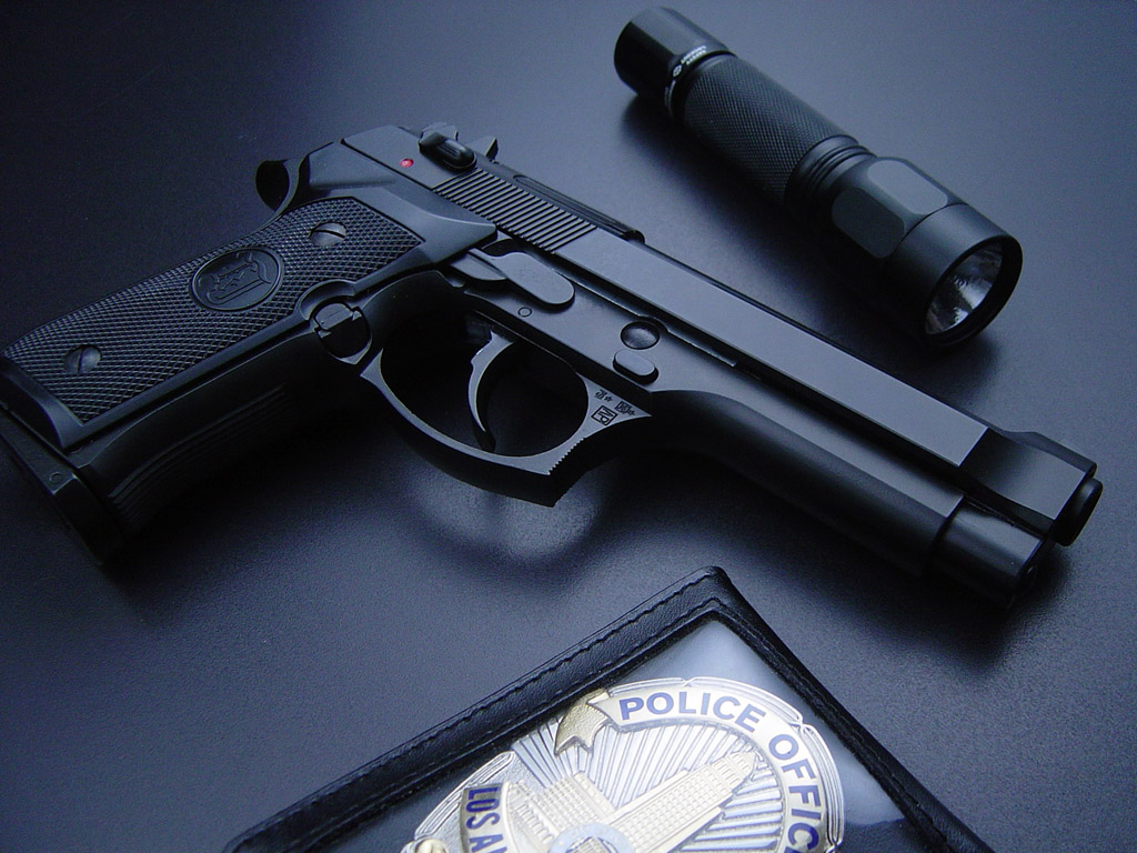 Gun And Police Badge - HD Wallpaper 