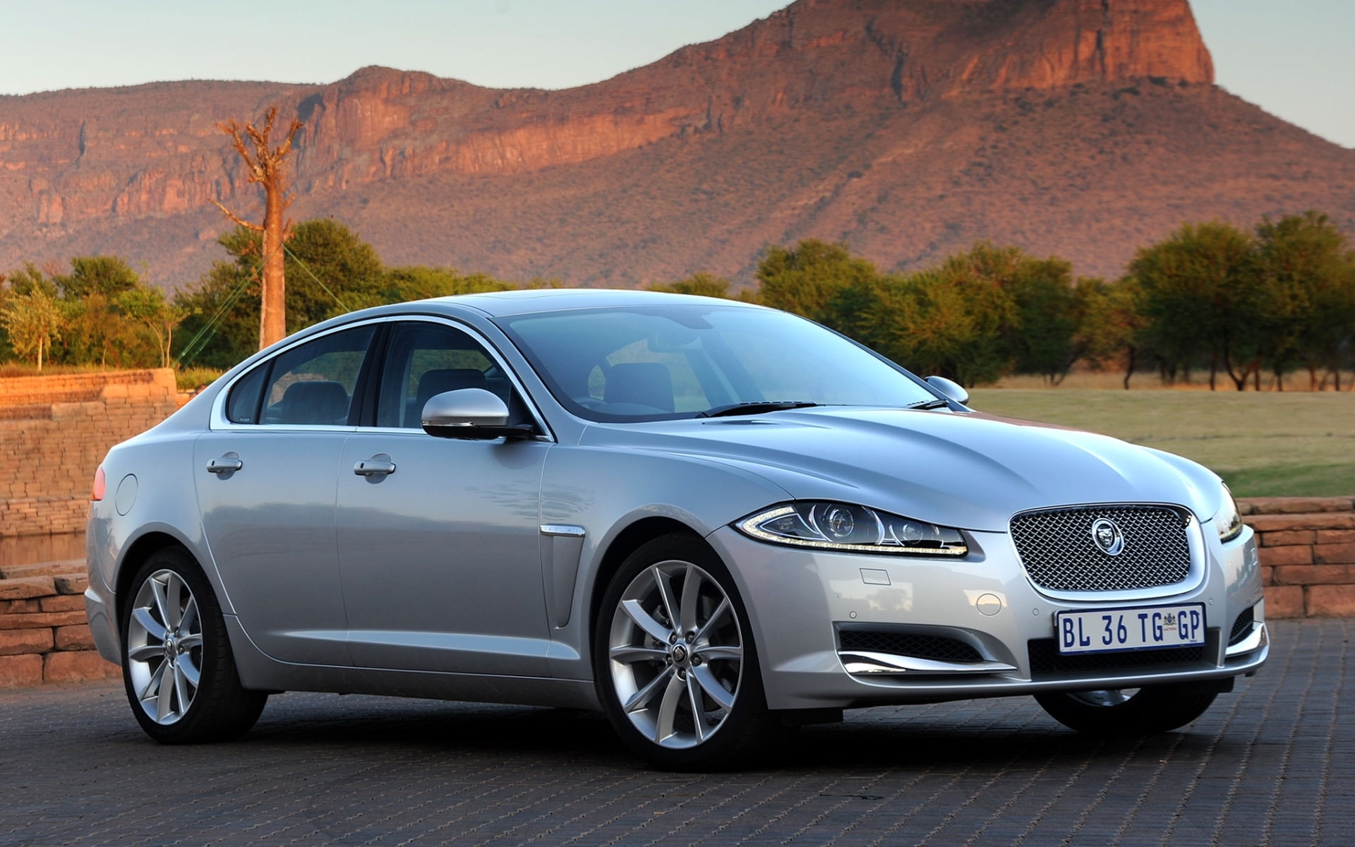 Jaguar Xf 2014 Silver - HD Wallpaper 