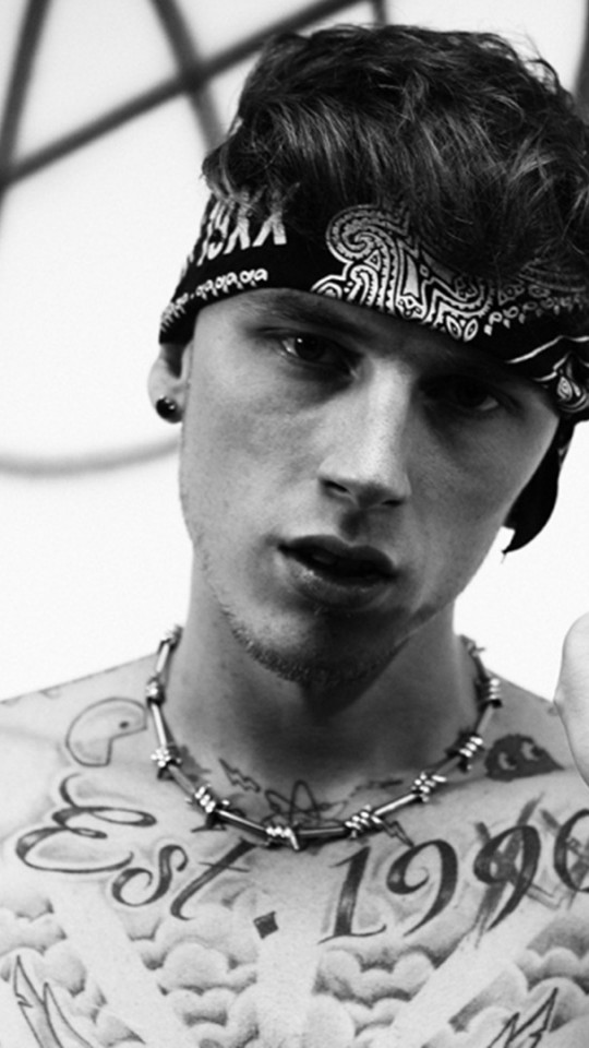 Machine Gun Kelly Watch - HD Wallpaper 