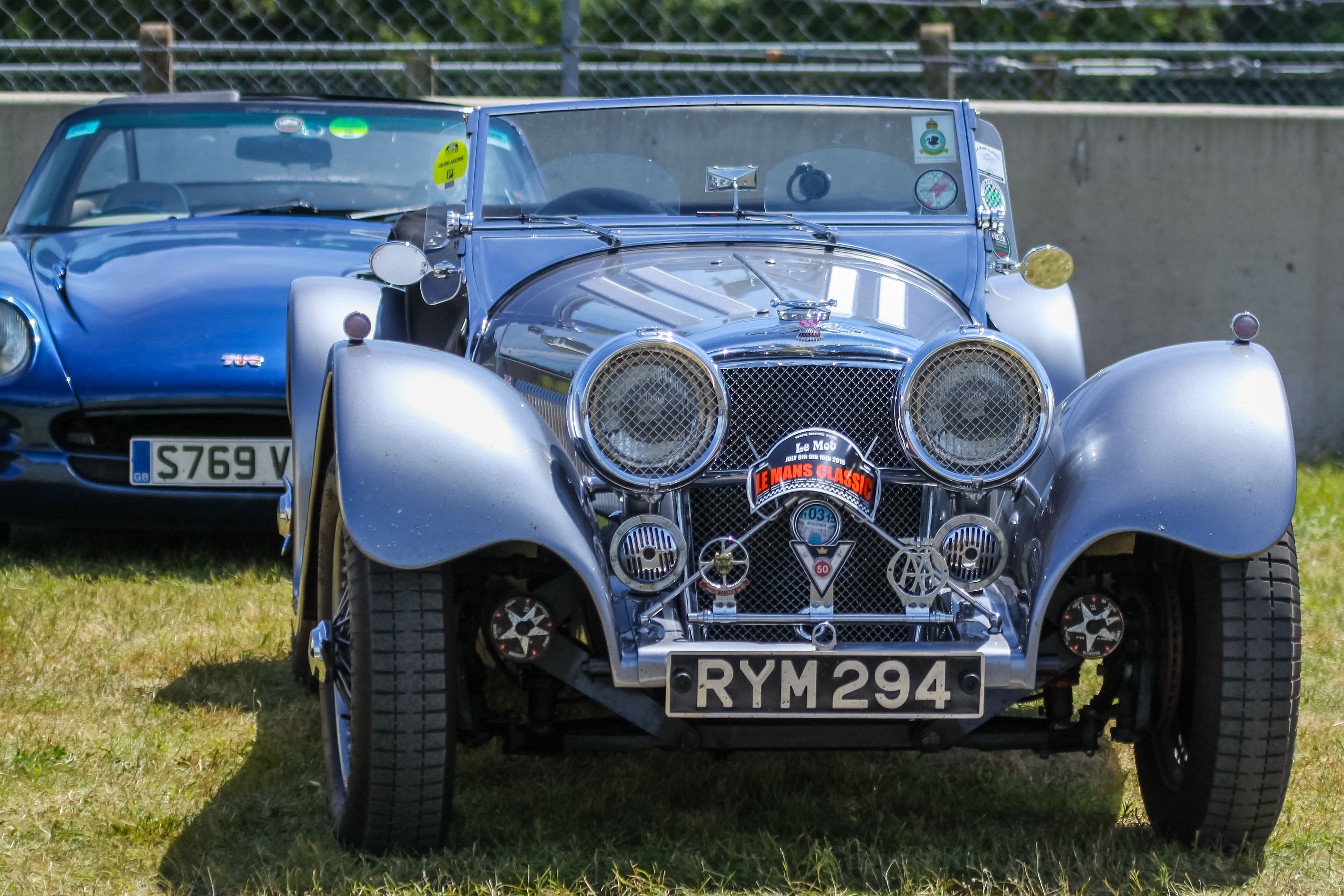 Antique Car - HD Wallpaper 