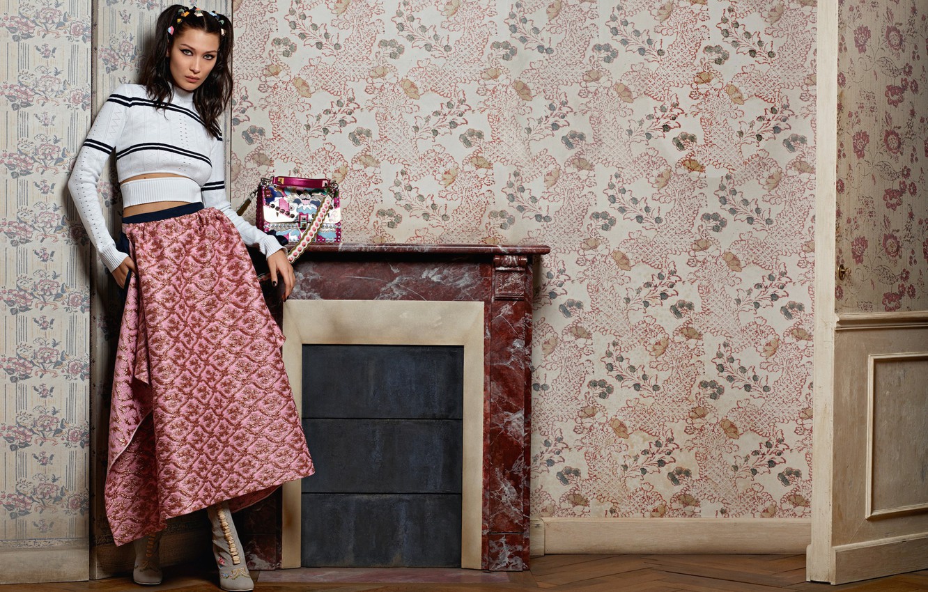 Photo Wallpaper Brand, Bella Hadid, Vittoria Ceretti, - Fendi Spring 2017 Campaign - HD Wallpaper 