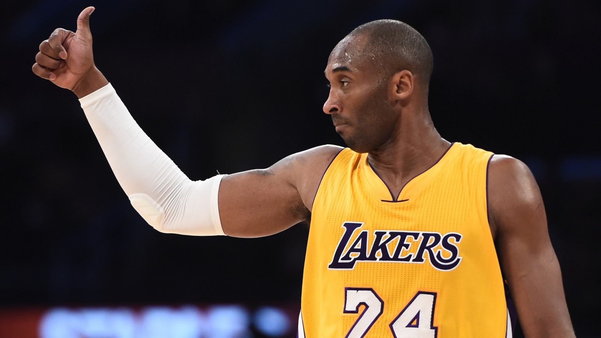 Kobe Bryant 2015 16 - HD Wallpaper 