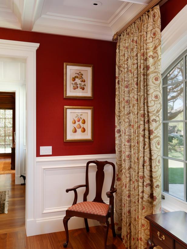 Traditional Red Dining Room With White Wainscoting - Red Wallpaper Dining Room - HD Wallpaper 