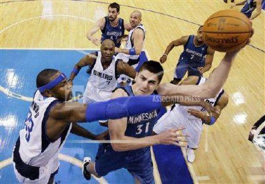 Minnesota Timberwolves Darko Milicic 31 Of Serbia Shoots - Basketball Moves - HD Wallpaper 