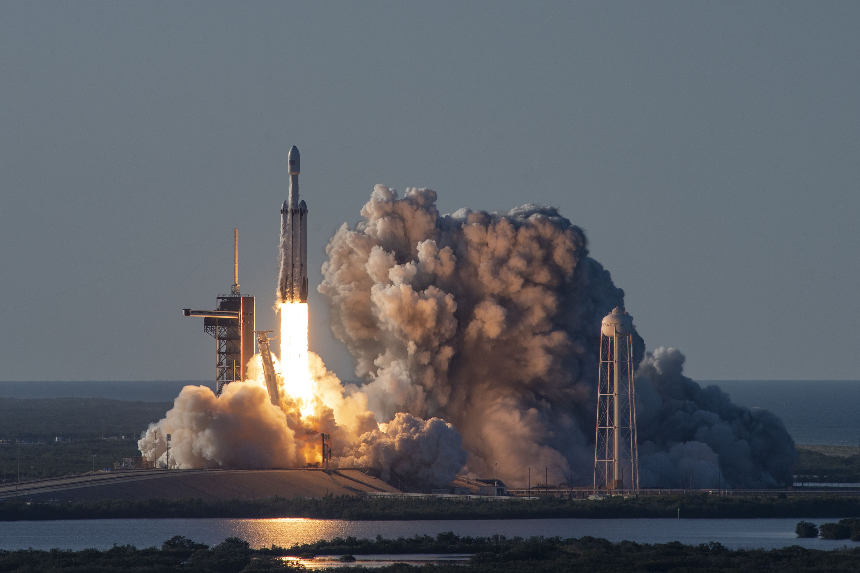 Falcon Heavy Arabsat - HD Wallpaper 