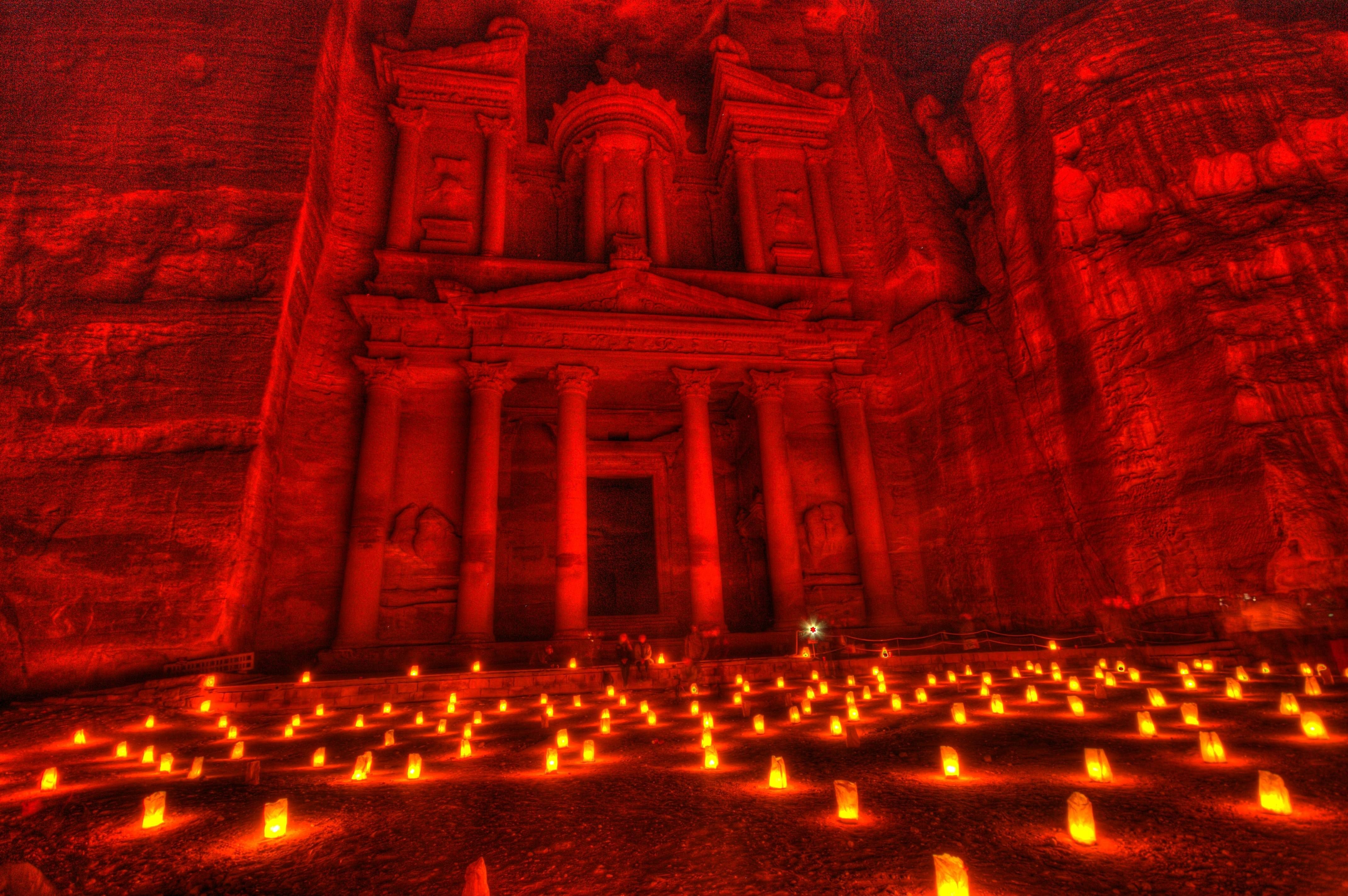 Candles In Front Of Al Khazneh In Petra Jordan Wallpaper - Jordan Petra At Night - HD Wallpaper 