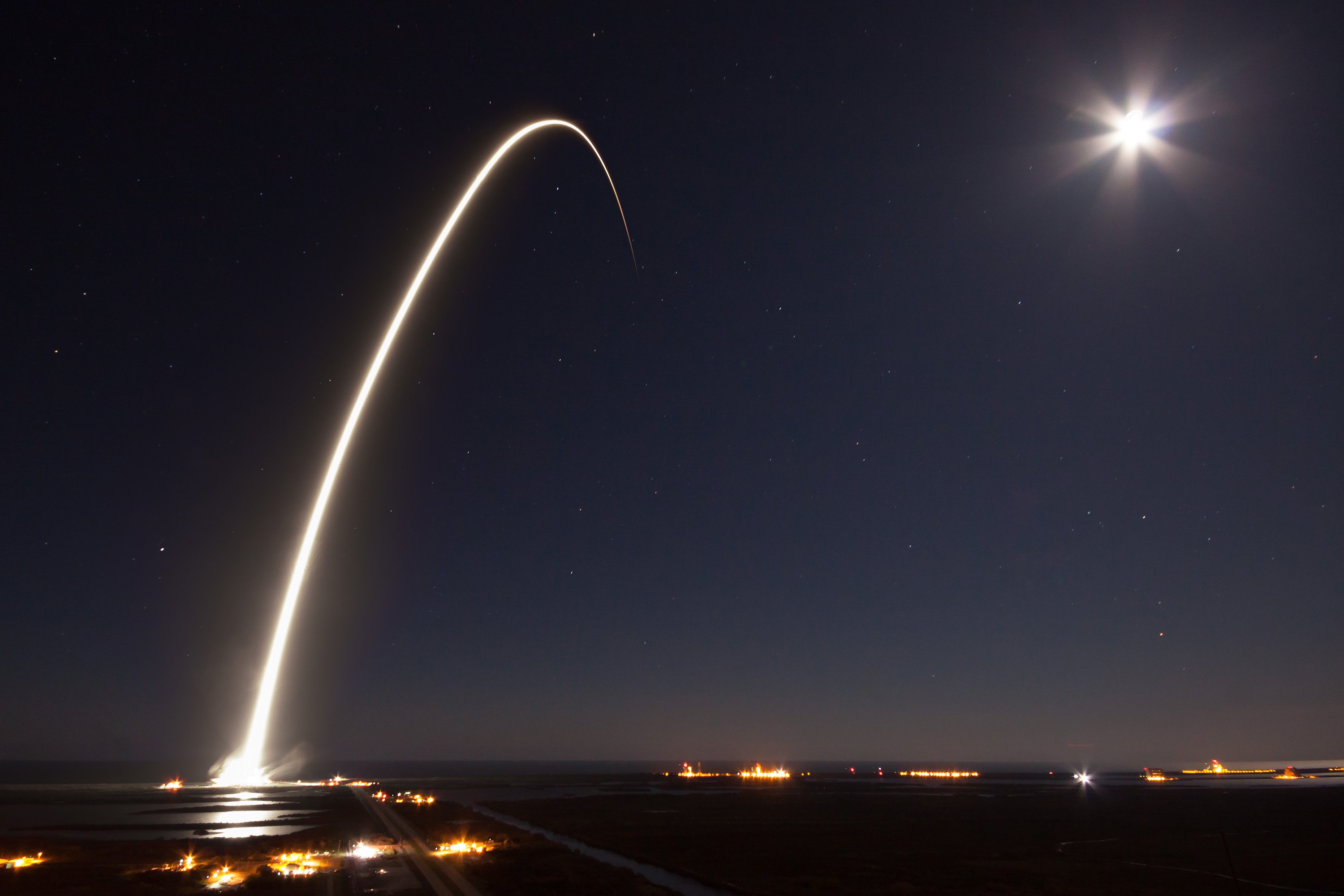 Spacex Falcon Launch Wallpaper - Rocket Launch Spacex - HD Wallpaper 
