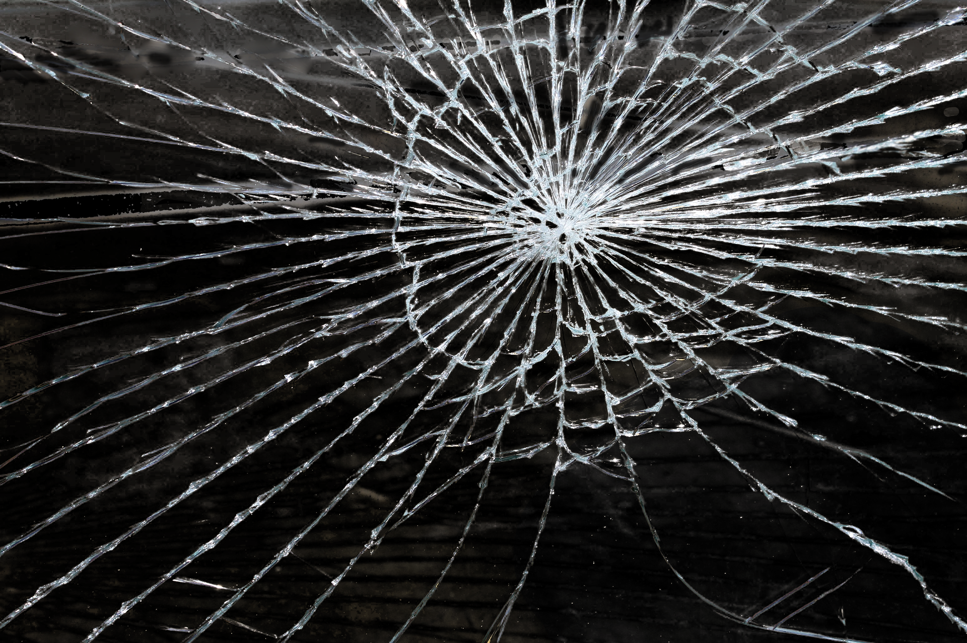 Broken Glass Wallpaper - Autobahnbrücke - HD Wallpaper 