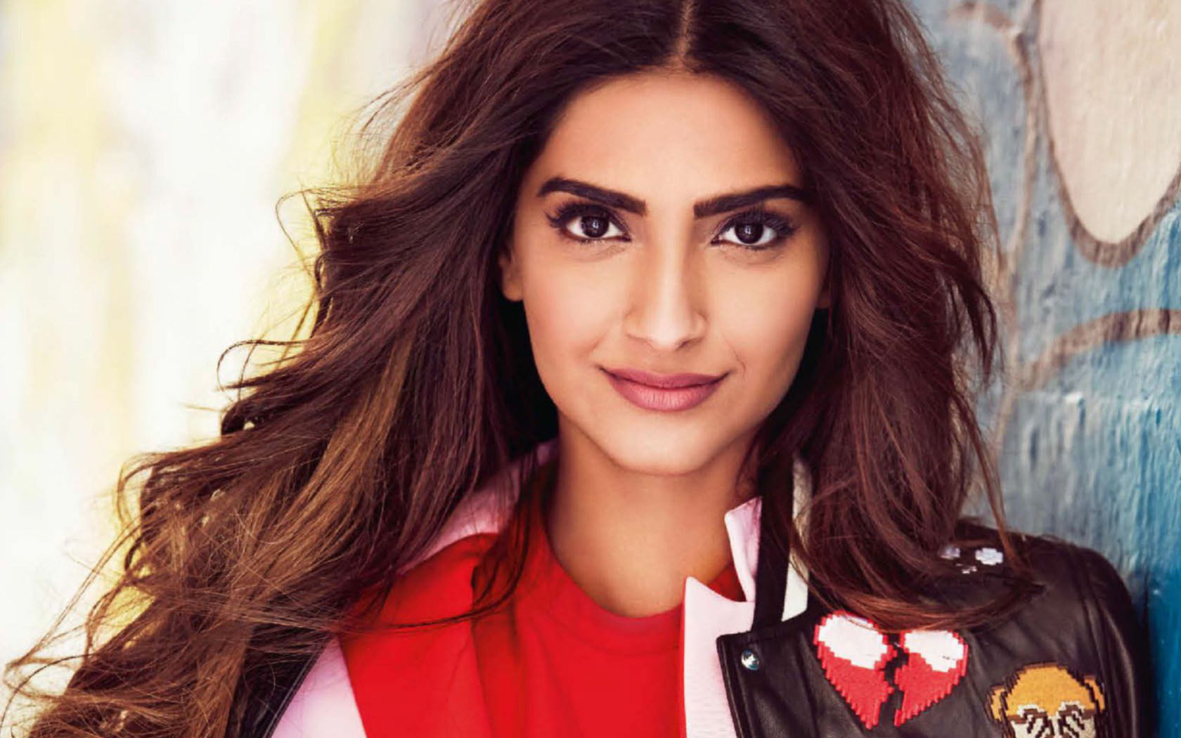 Sonam Kapoor - HD Wallpaper 
