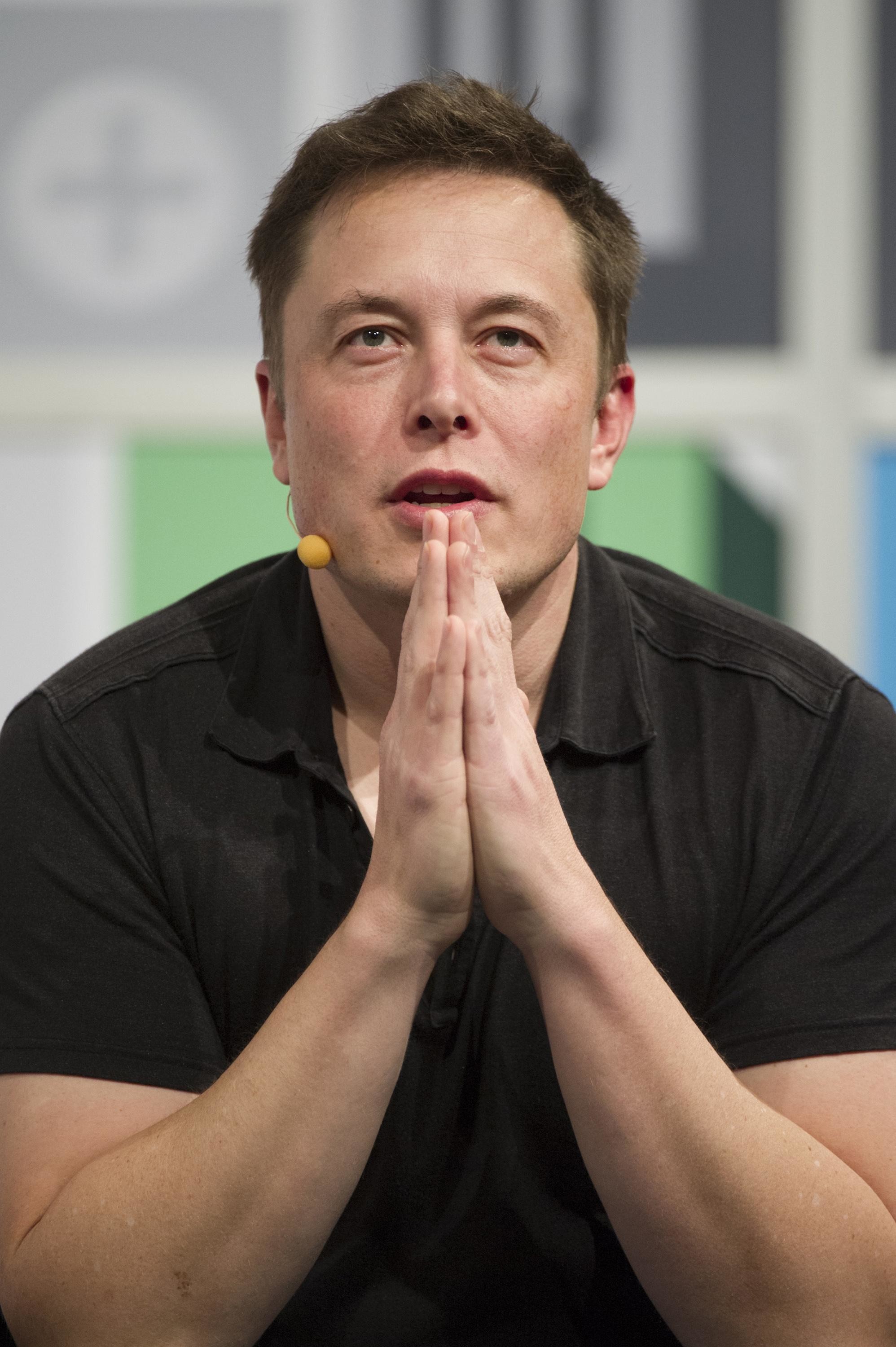 Tesla S Musk Outlines Vision For Futuristic Hyperloop - Elon Musk - HD Wallpaper 
