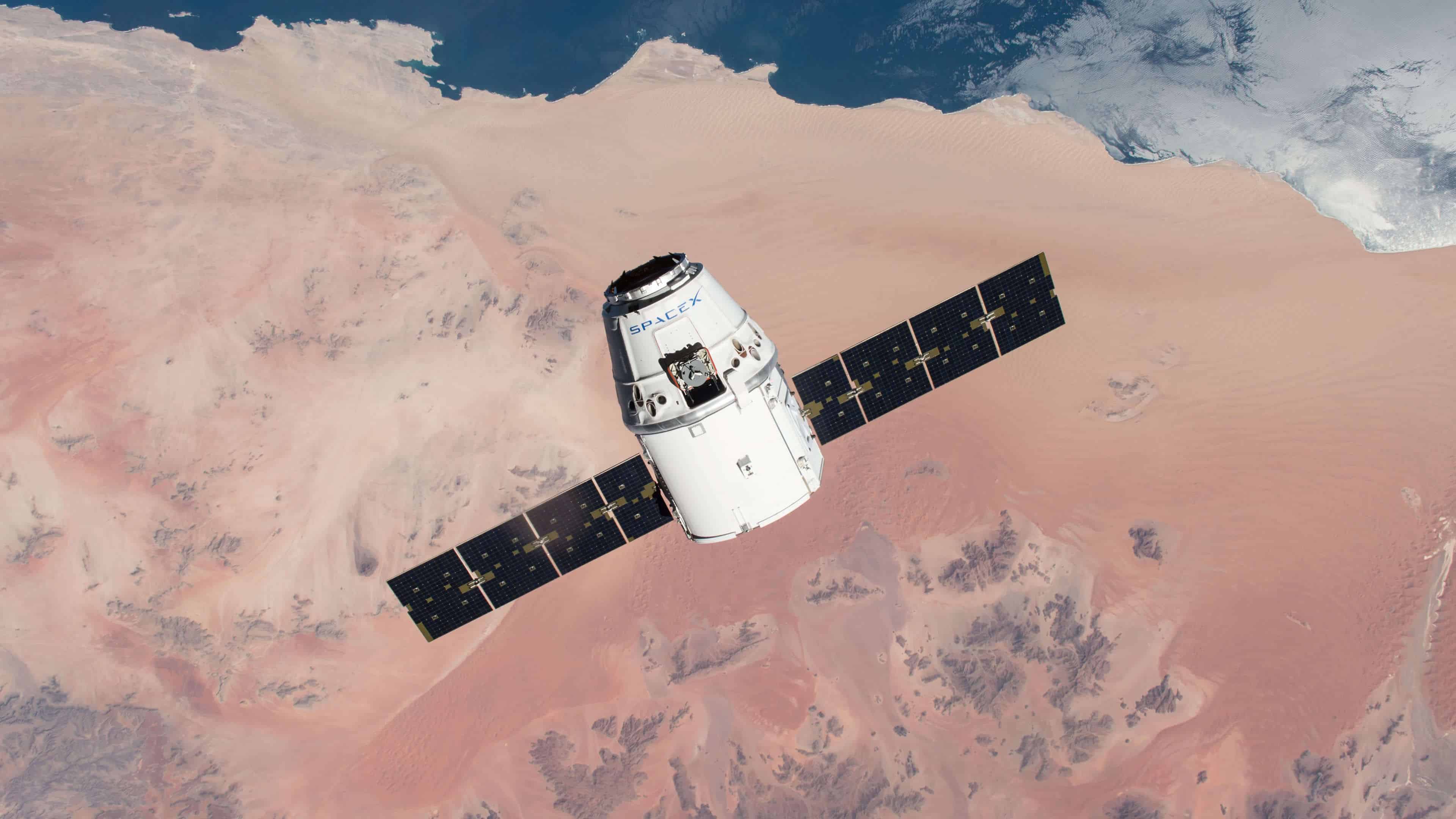 Spacex Dragon Capsule Uhd 4k Wallpaper - Spacex Dragon - HD Wallpaper 