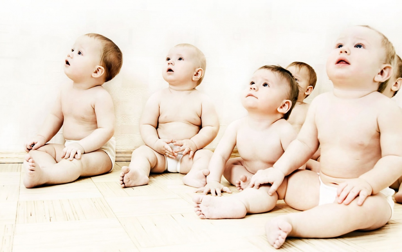 Beautiful Babies Wallpapers - 10 Babies - HD Wallpaper 