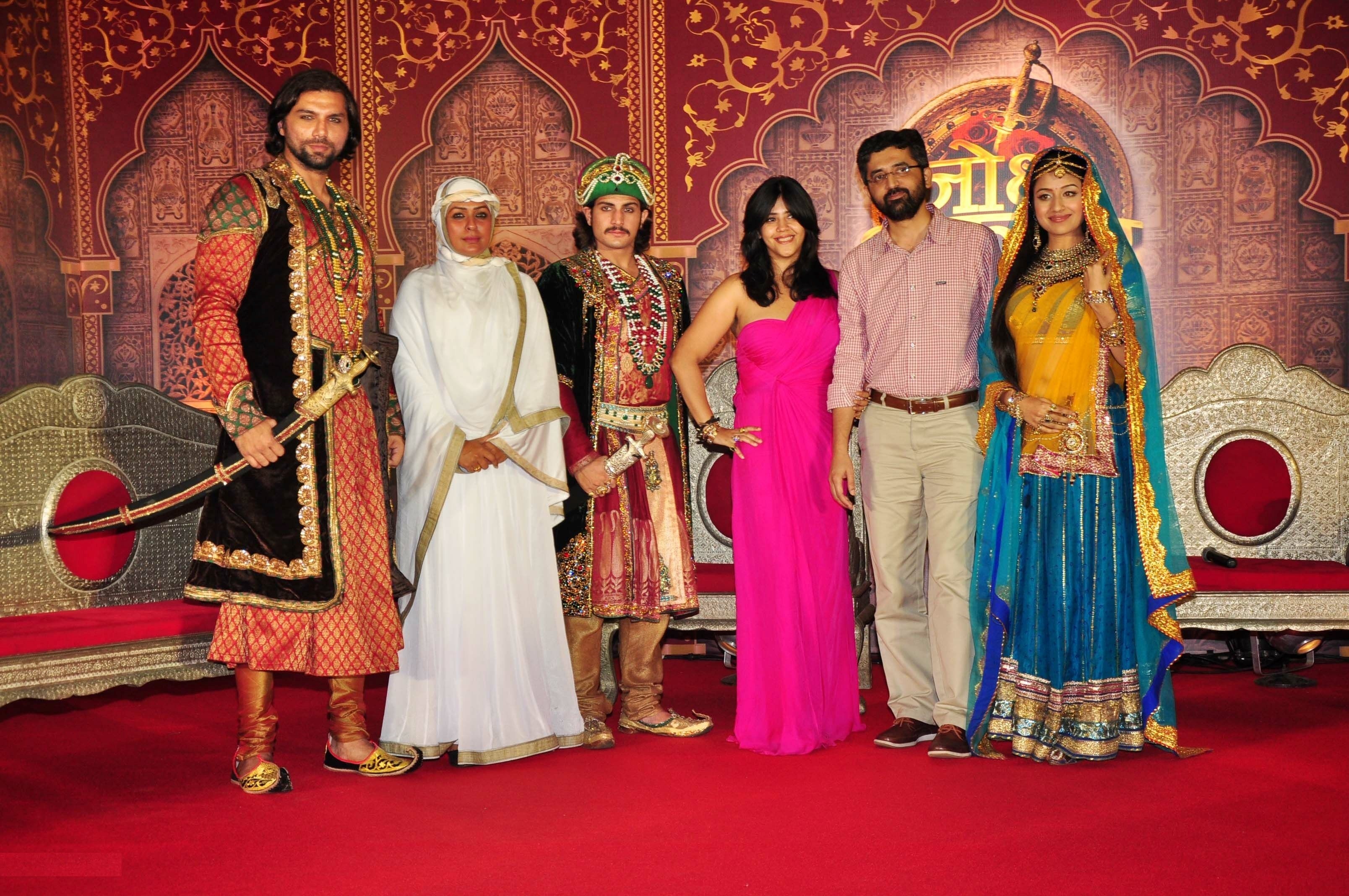 Jodha Akbar Colors Hindi Tv Serial All Cast Wallpaper - Paridhi Sharma And Ekta Kapoor - HD Wallpaper 