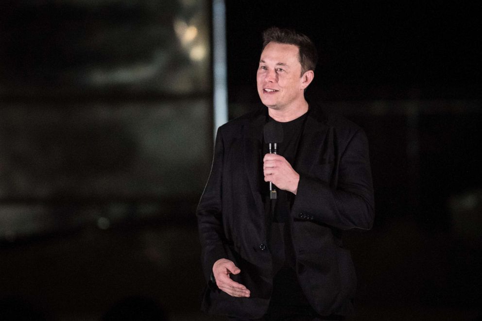 Elon Musk Starship Presentation - 992x661 Wallpaper 