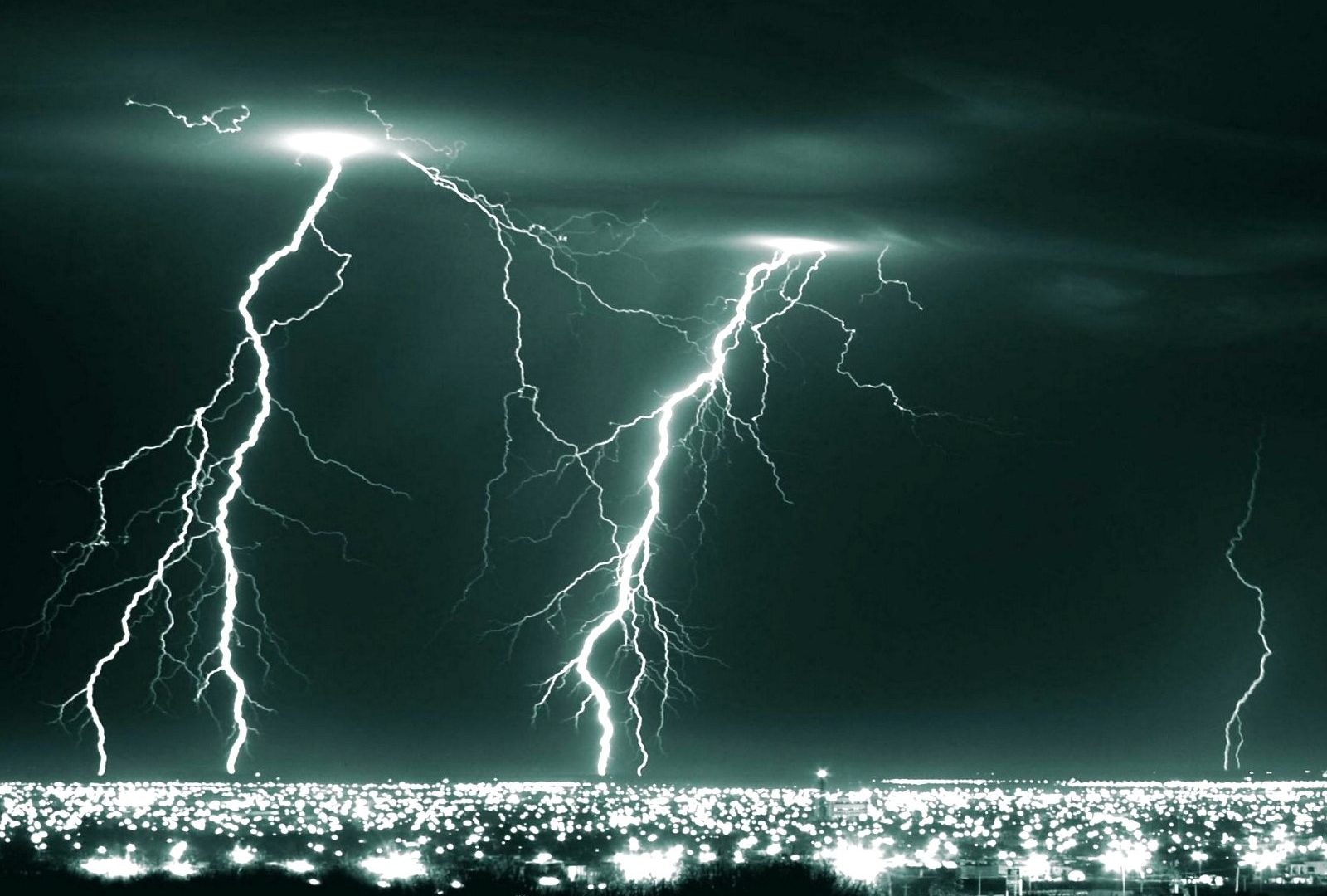 Storm Live Wallpaper Pc - Thunderstorm - HD Wallpaper 