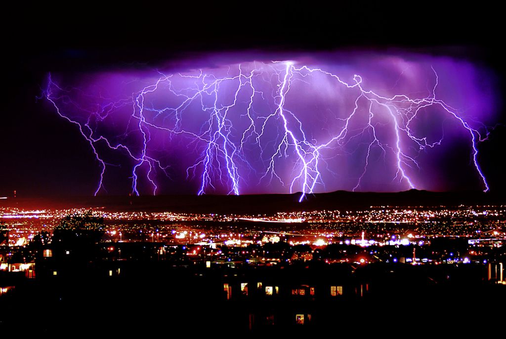 Wallpapers Hd Desktop Wallpapers Line Lightning Strikes - Cool Lightning Strike - HD Wallpaper 