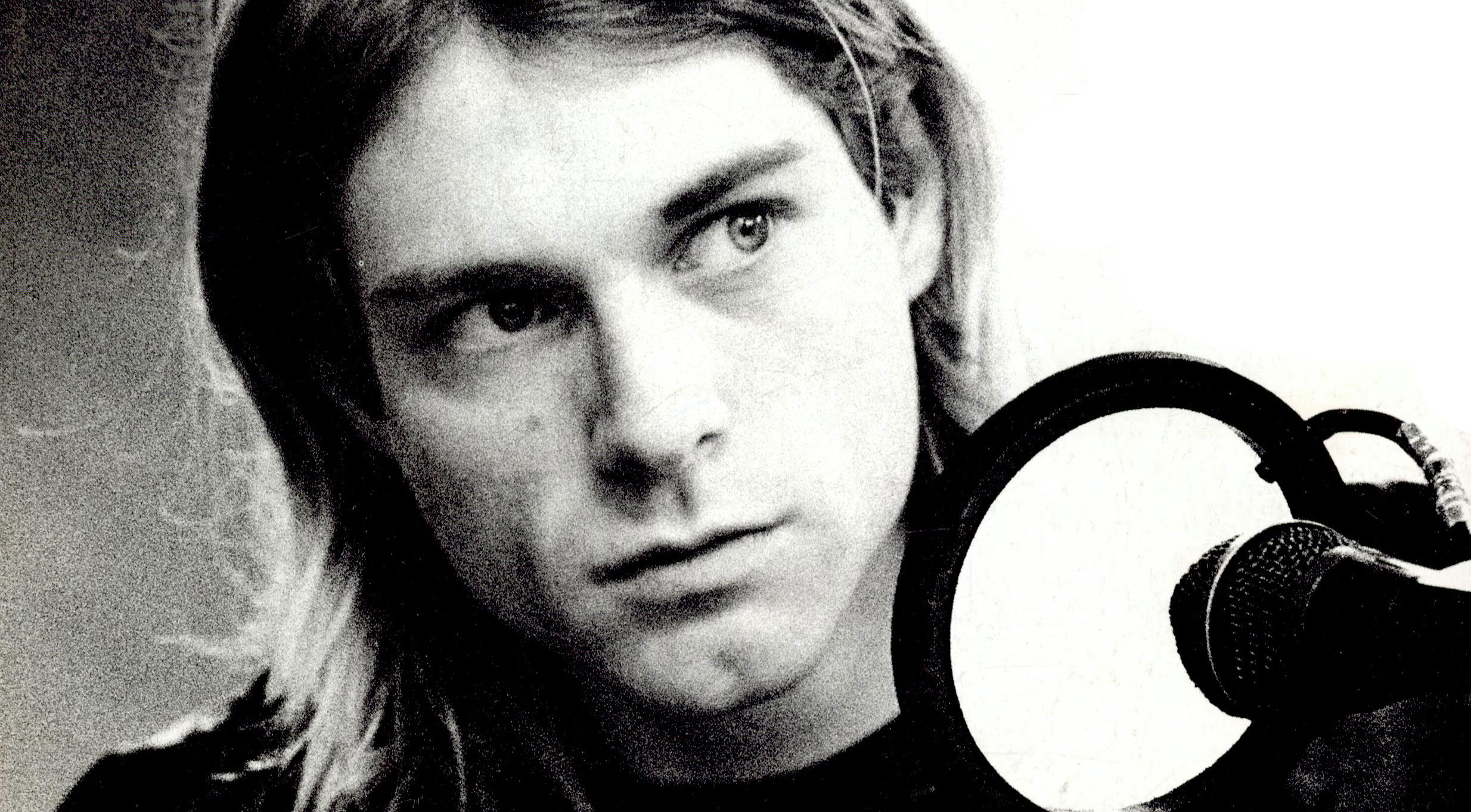 Kurt Cobain Wallpapers Hd 2468x1363 Wallpaper Teahub Io