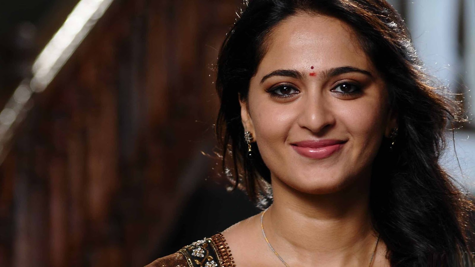 Anushka Shetty - HD Wallpaper 