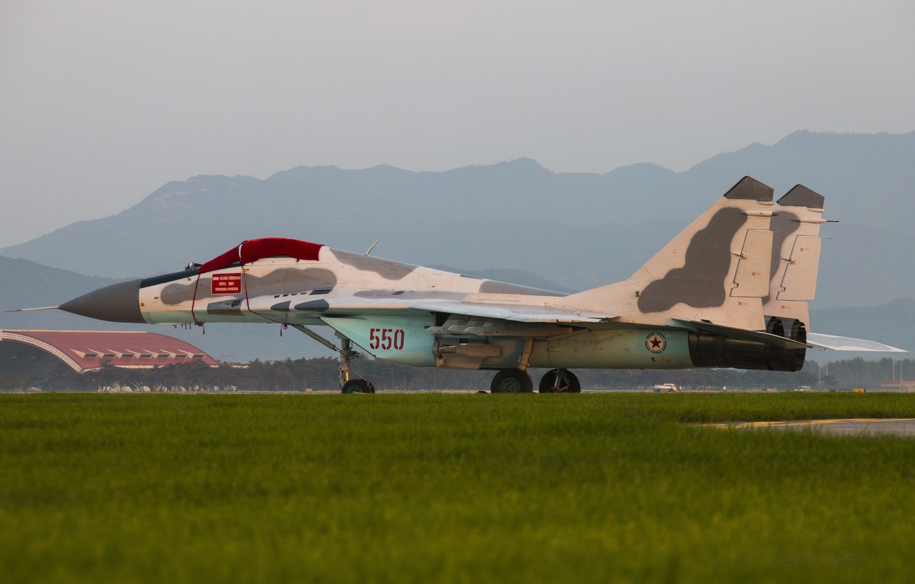 Photo Wallpaper Fighter, The Airfield, Mig-29, Fulcrum, - Mikoyan Mig-29 - HD Wallpaper 